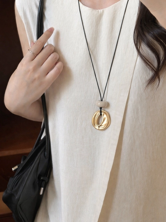 Minimalistik ayollar uchun charm bog‘ichli kulonli uzun marjon zamonaviy moda aksessuari