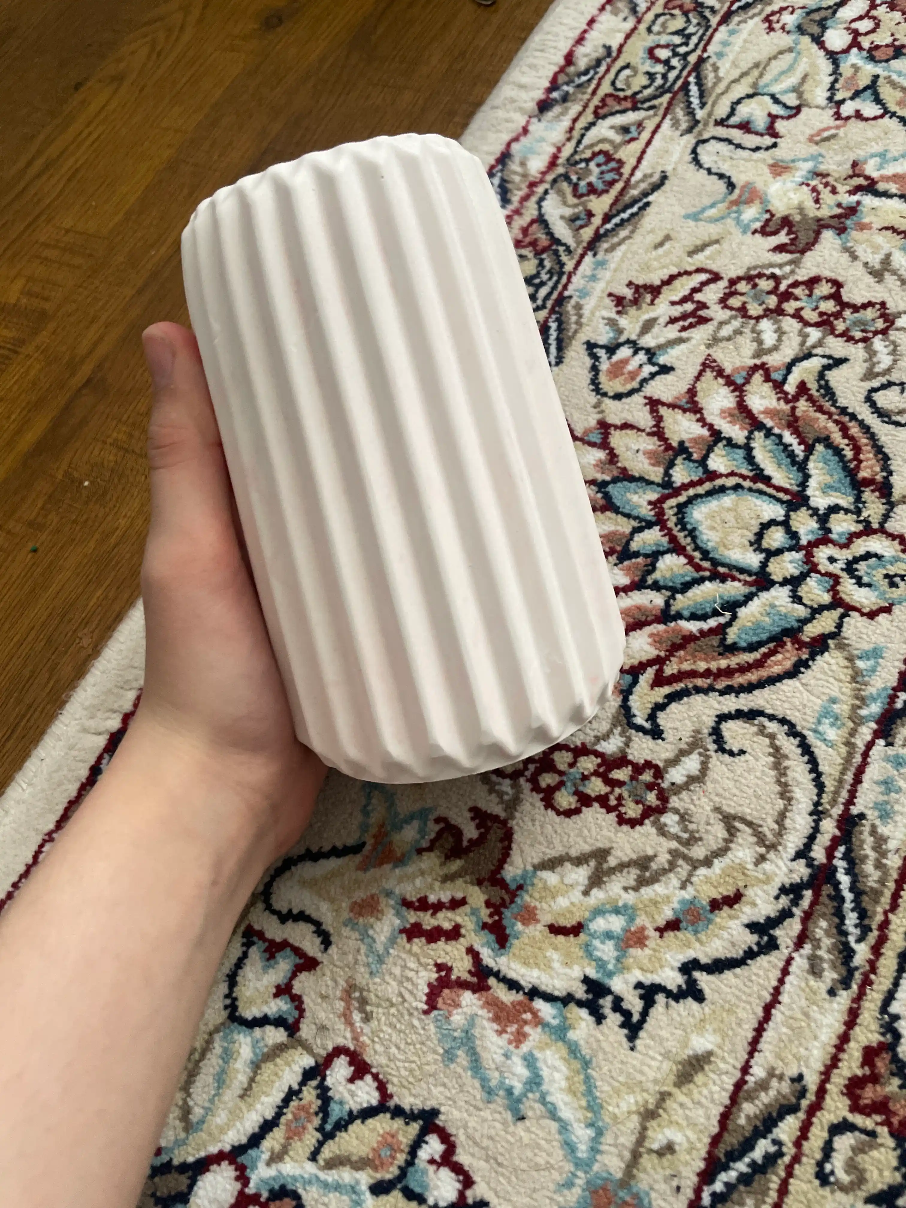 Sun’iy va quruq gullar uchun vaza, o‘lchami 16x10,5 sm