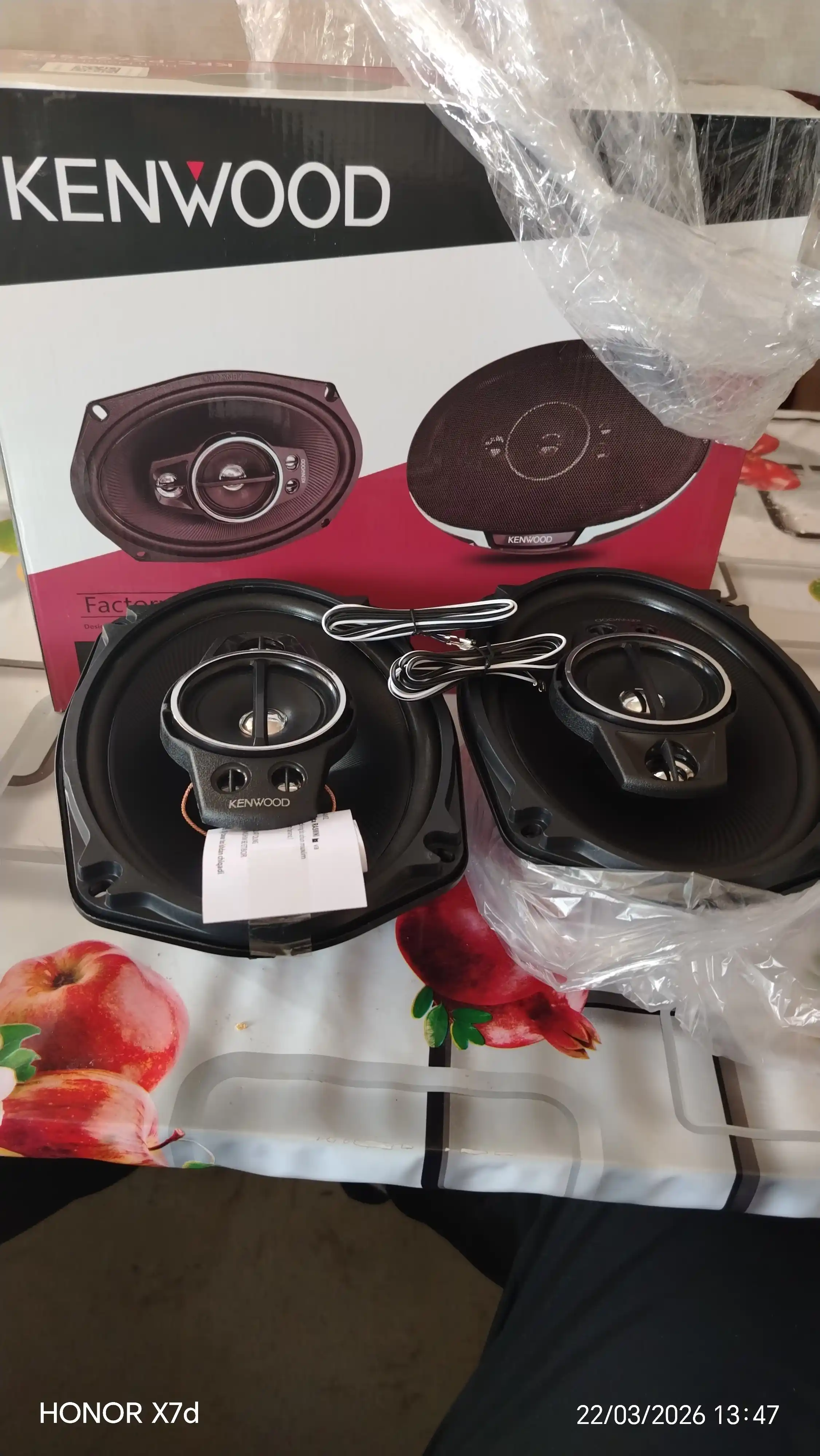 Kenwood 700 Вт 2 универсальные колонки  с басами и сочным звуком, усилитель не требуется
