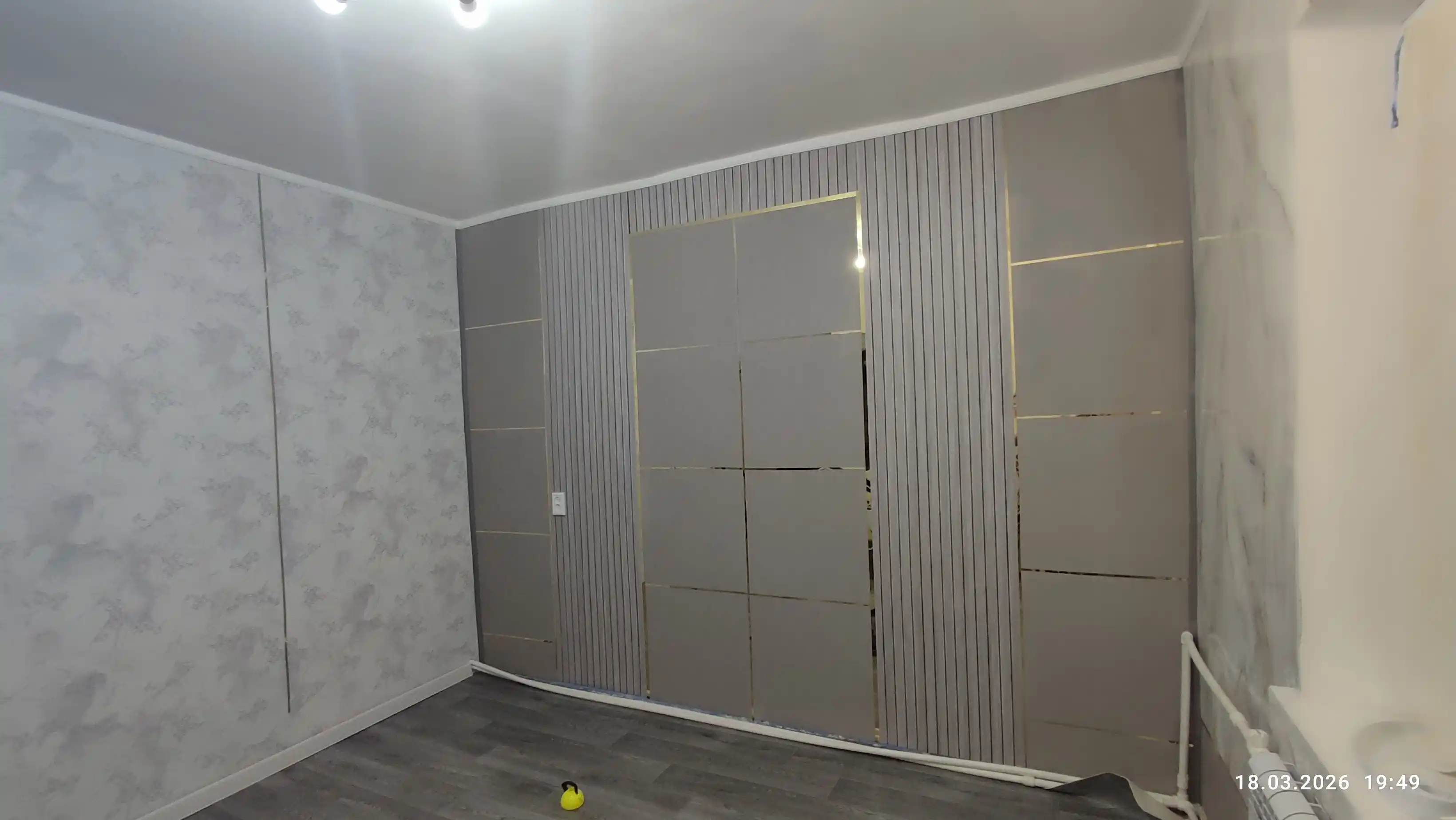Devor uchun o‘z-o‘zidan yopishadigan 3D oboylar 60×60 sm, relyefli, och rangli