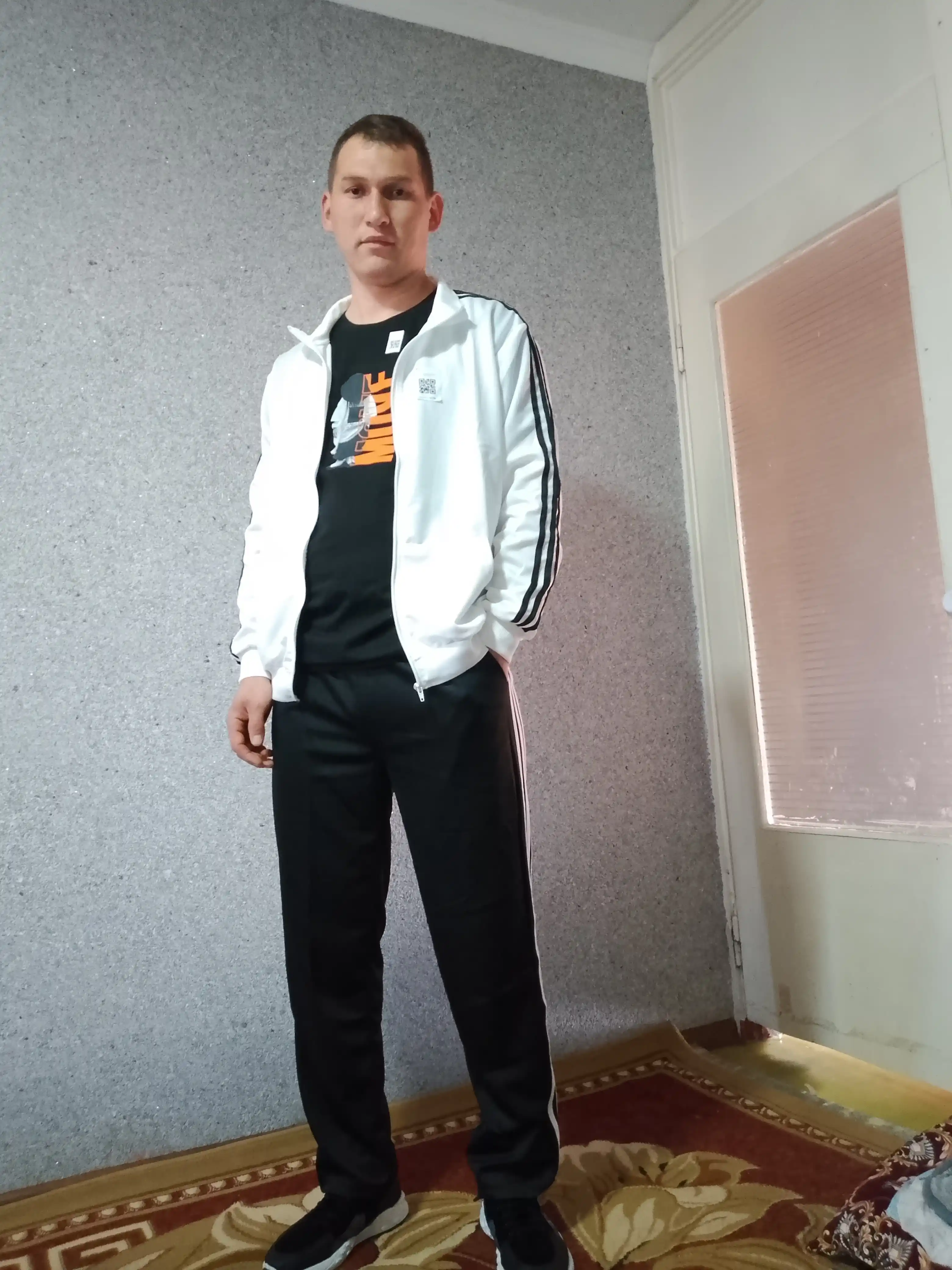 Erkaklar sport kostyumi bahor yozgi dvoyka kamplekt tepa-pas kiyim to'plami zamoqli model