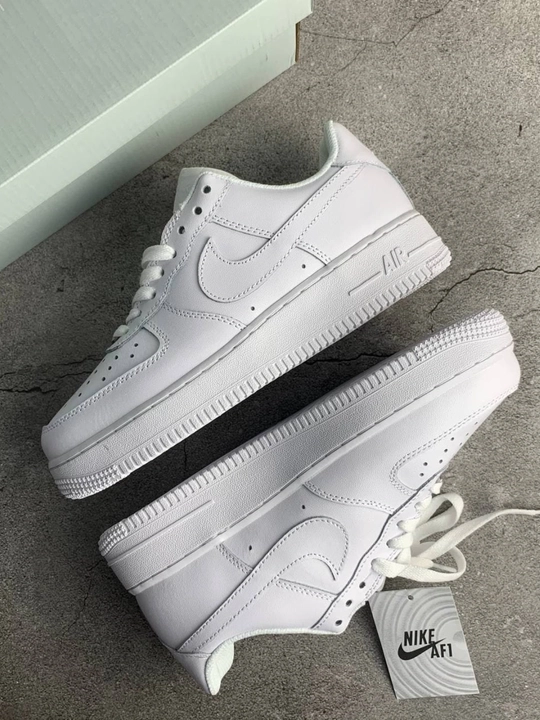 Erkaklar, ayollar va o‘smirlar uchun sport krossovkalari Nike Air Force 1, o'lchami 36-44 - 