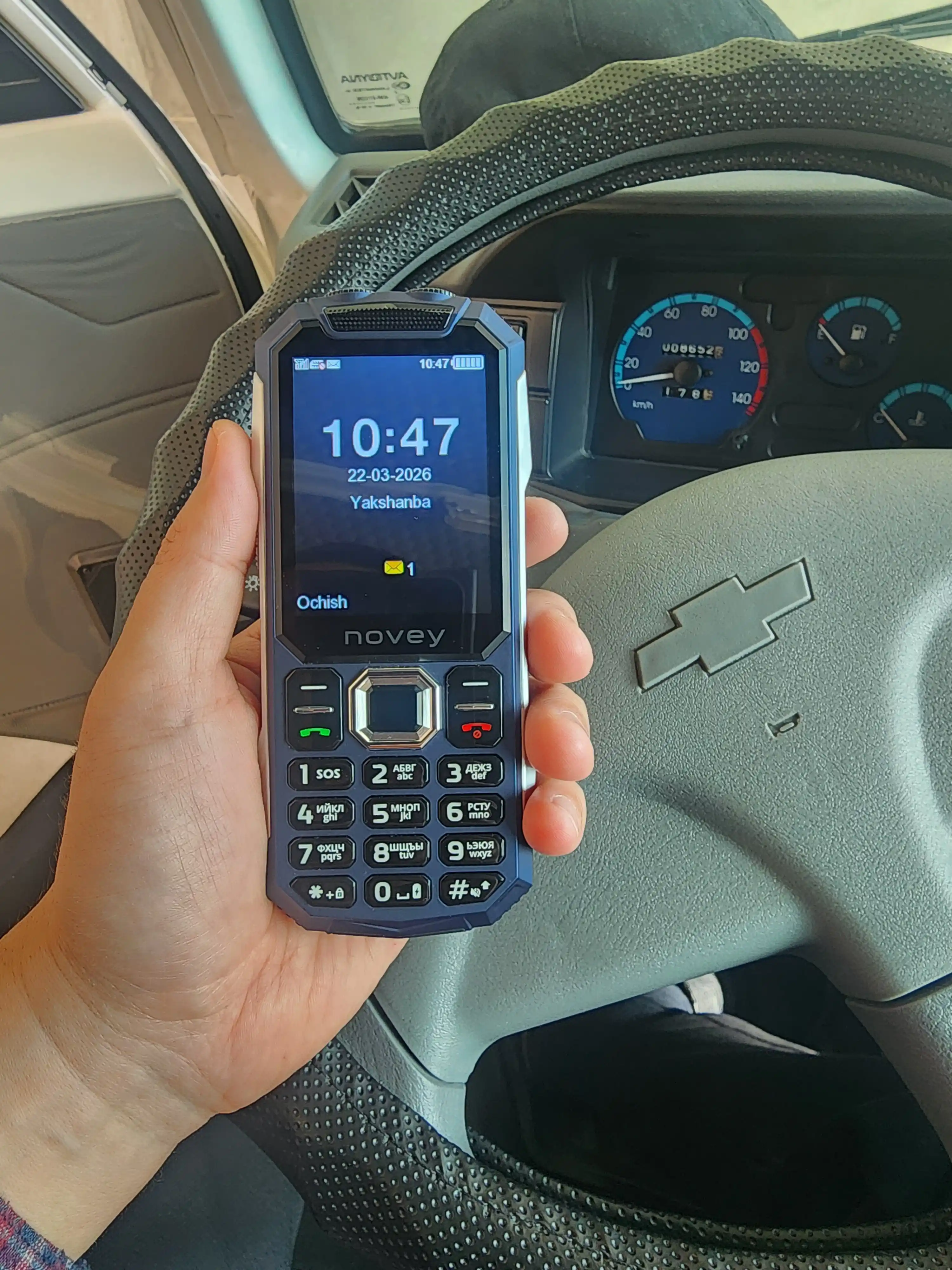 Knopkali telefon Novey T500 TANK, katta batareya 5000mAh