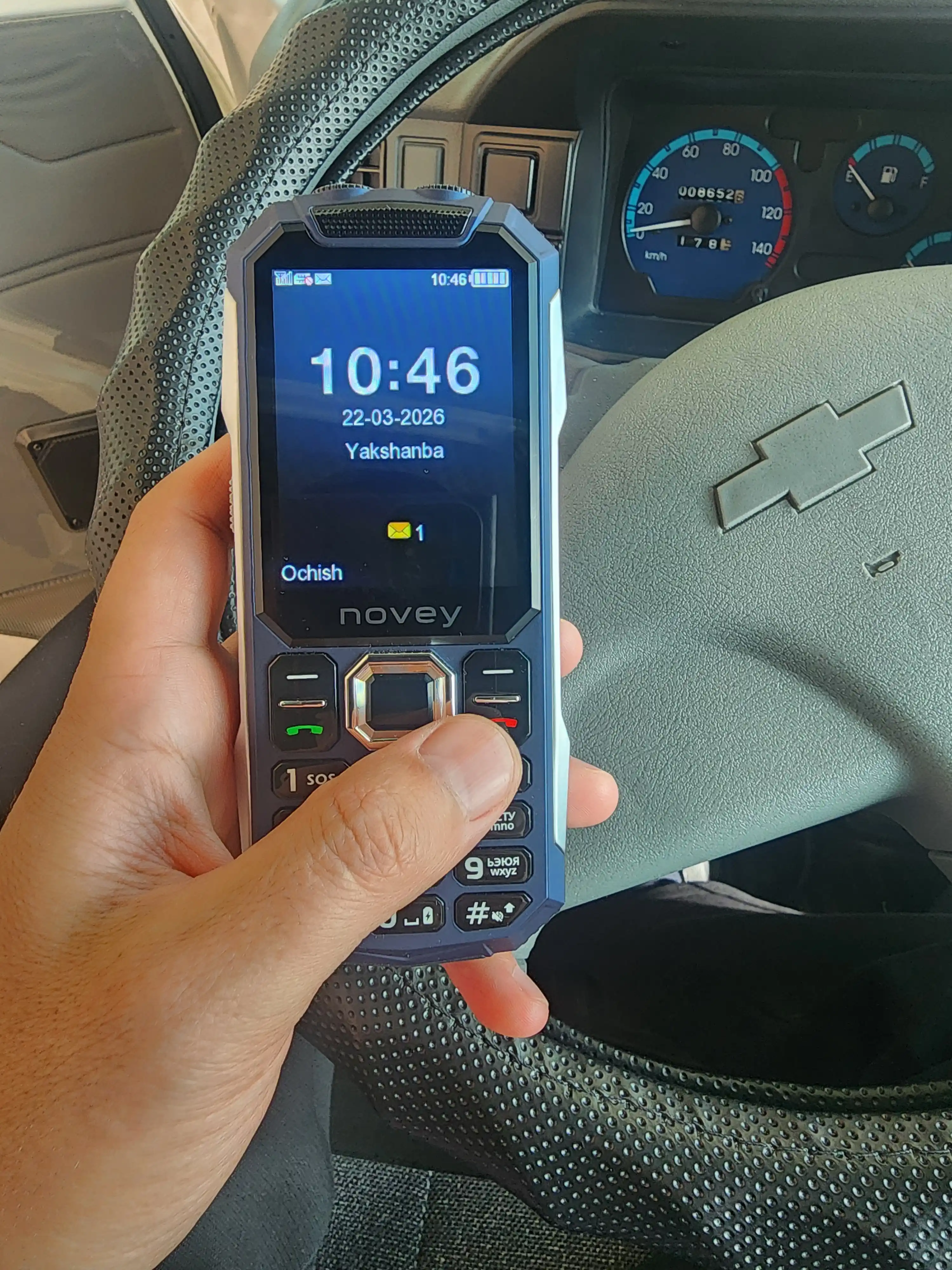 Knopkali telefon Novey T500 TANK, katta batareya 5000mAh
