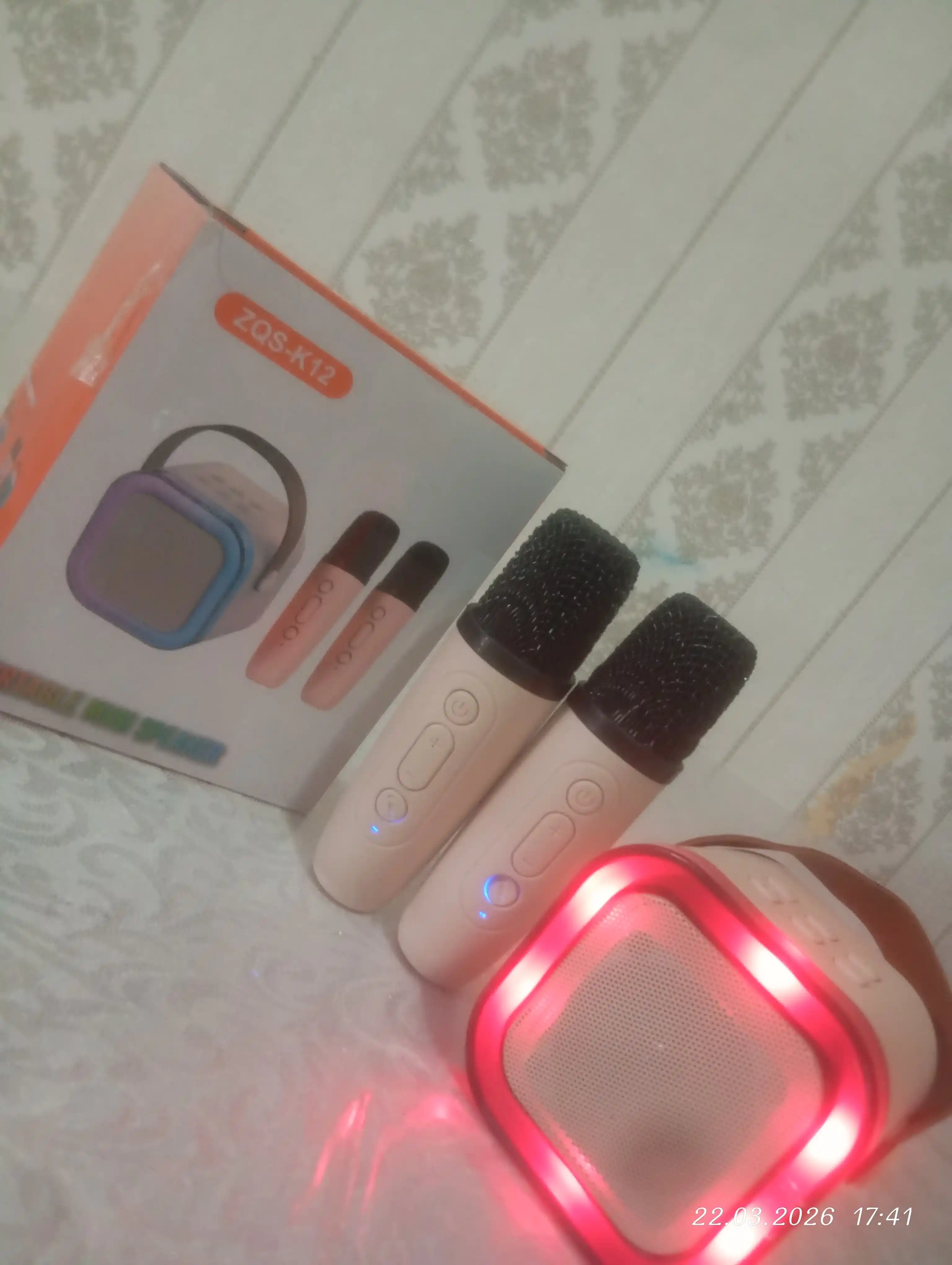 FIDGO Bluetooth karaoke kolonkasi, 2 ta mikrofon va RGB yoritish
