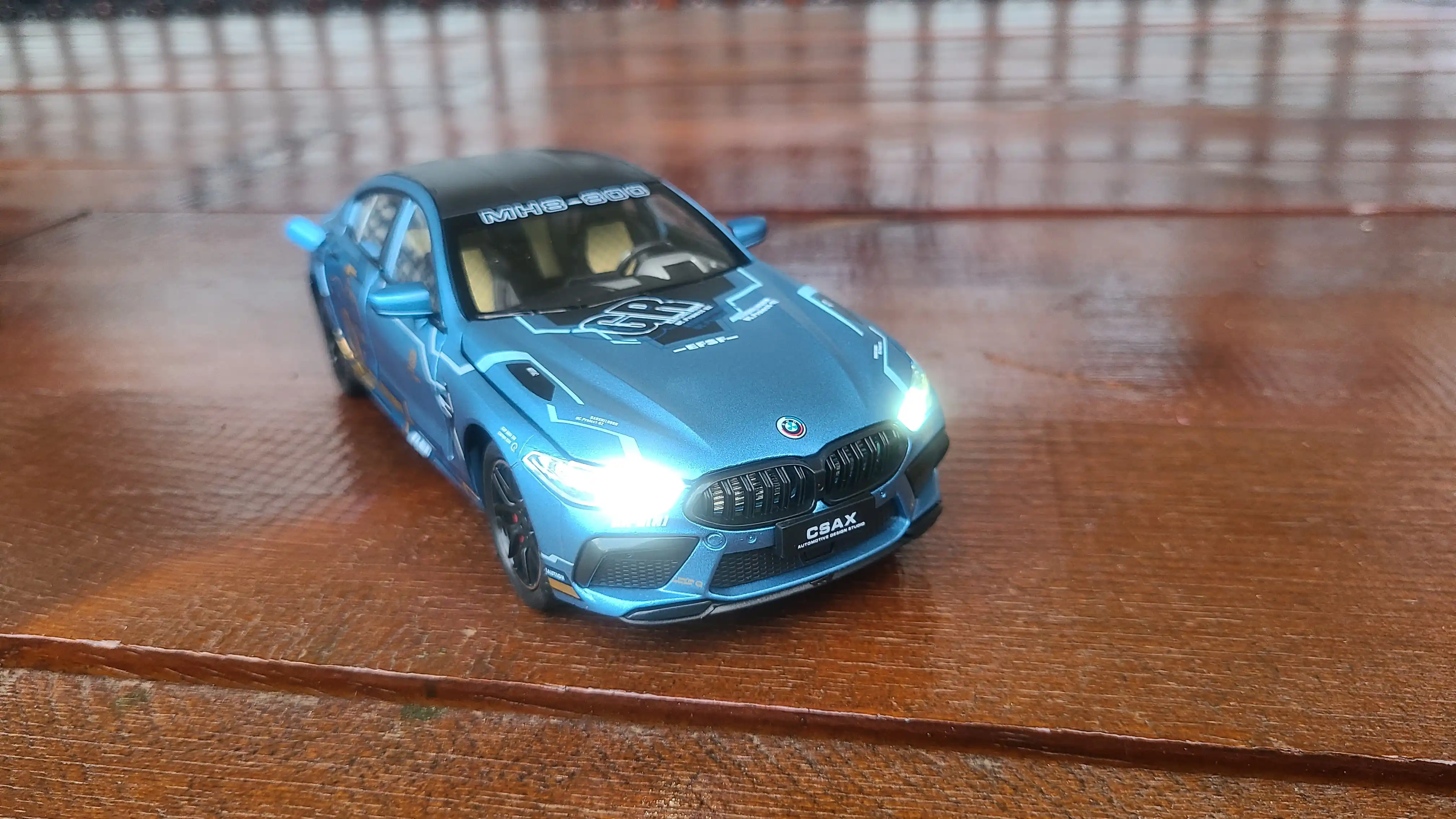 Kolleksion model BMW M8, 1:24, 21 sm