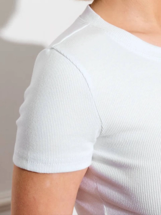 Ayollar va qizlar  uchun minimalistik futbolka, slim fit ribana, bahor-yoz kolleksiyasi