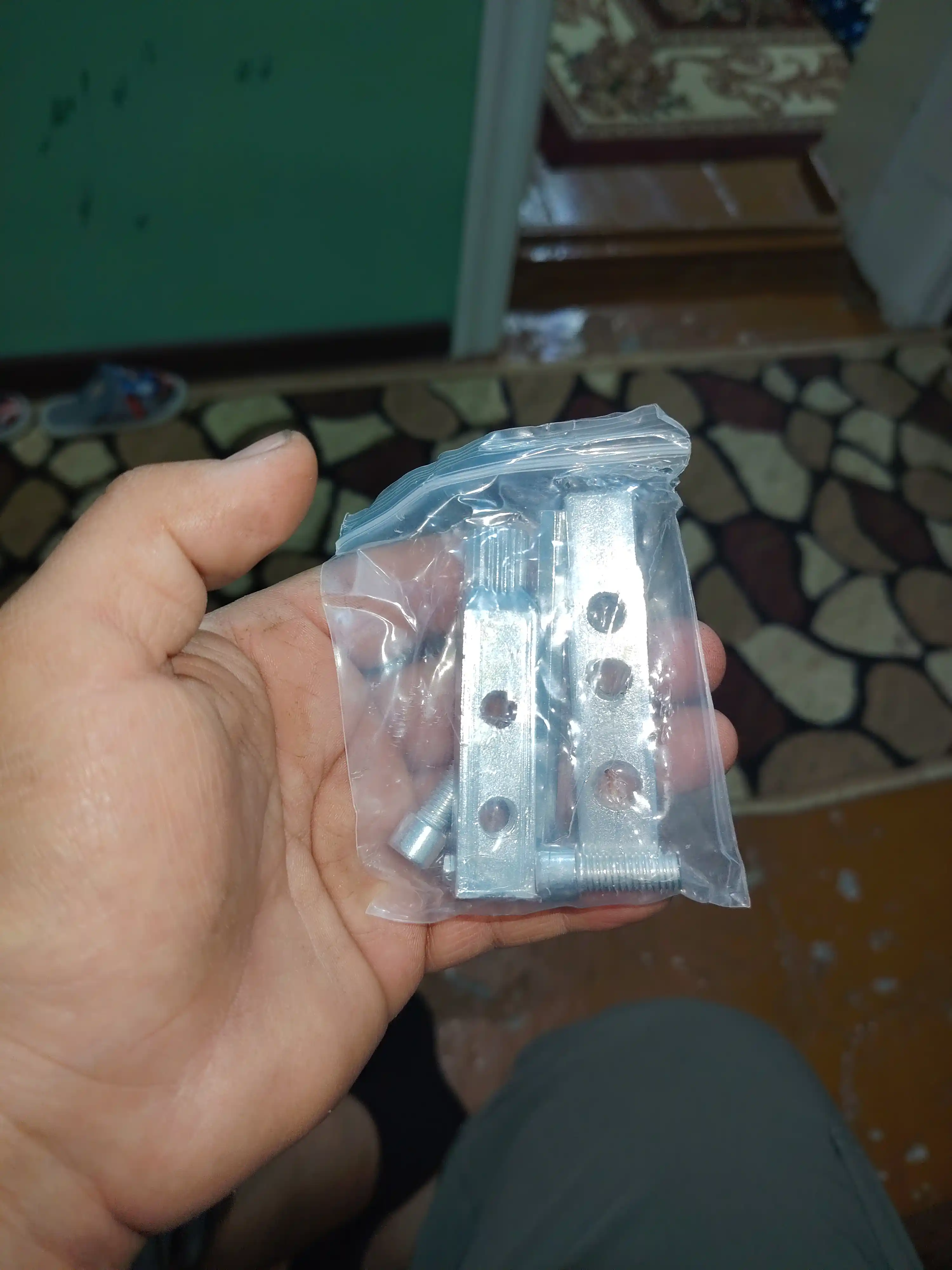 Kran va quvur ichki rezbasini chiqarish uchun metall sozlanadigan ekstraktor asbobi