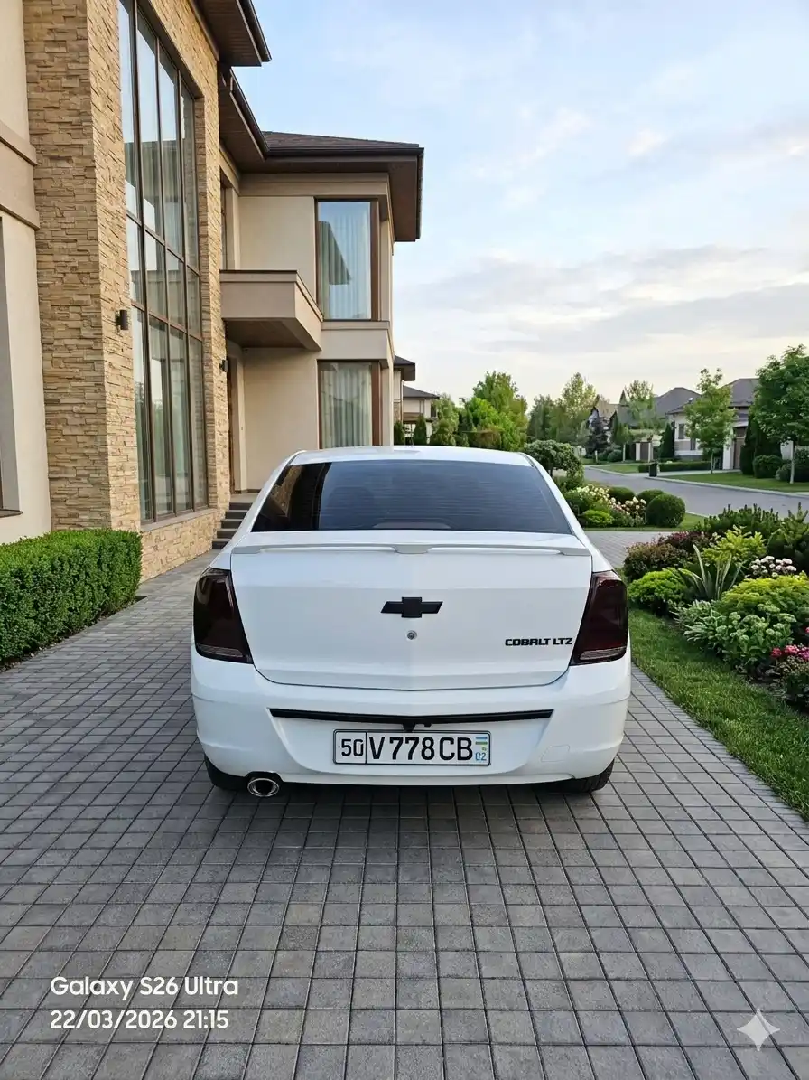 Накладка на задний бампер Chevrolet Cobalt черный глянец (Black Piano)