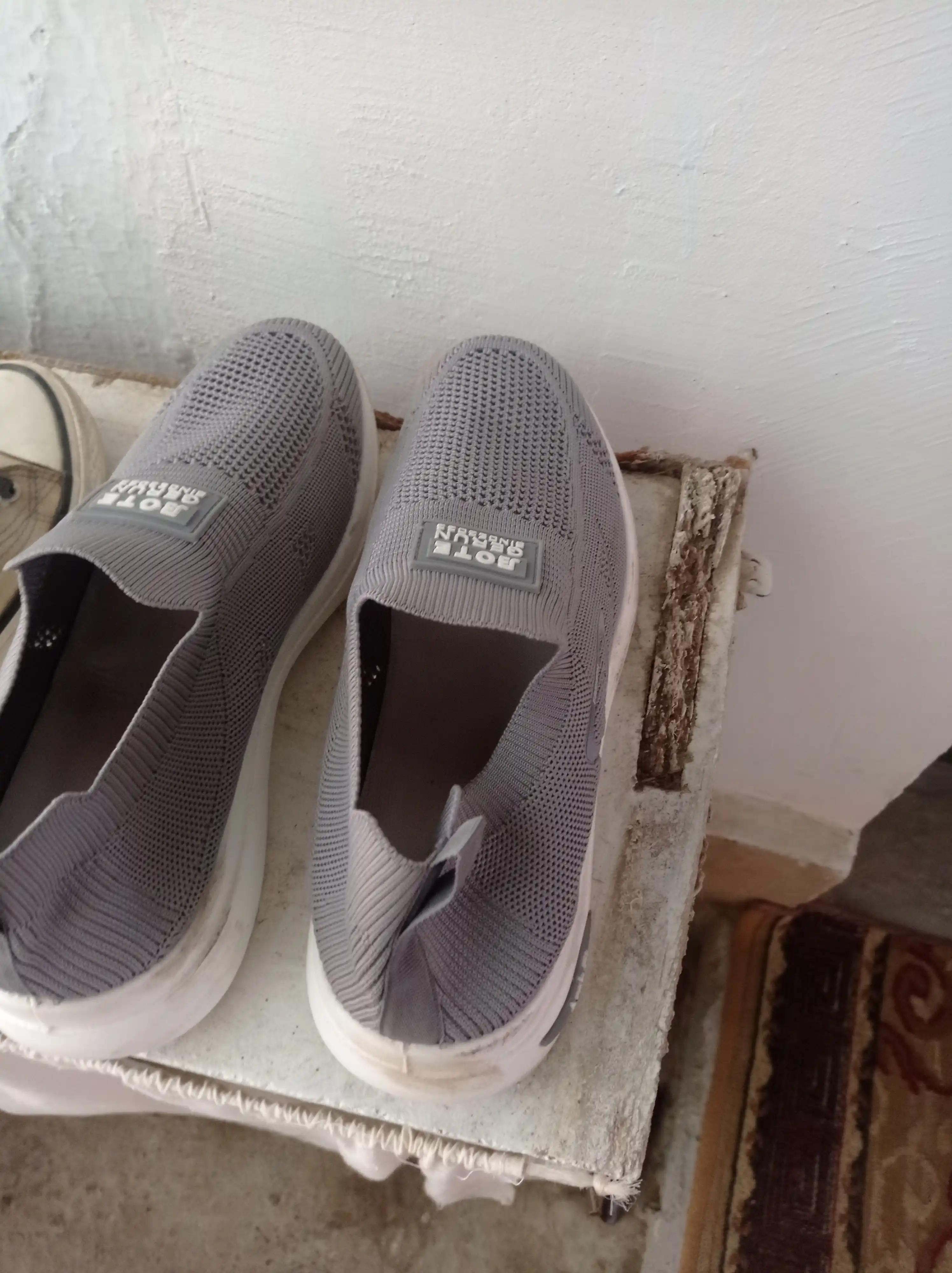 Erkaklar sliponlari, yengil, nafas oluvchi, yozgi, har kunlik qulay oyoq kiyim