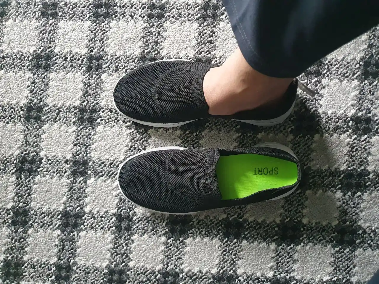 Erkaklar sliponlari yengil, nafas oluvchi, yozgi, har kunlik qulay oyoq kiyim