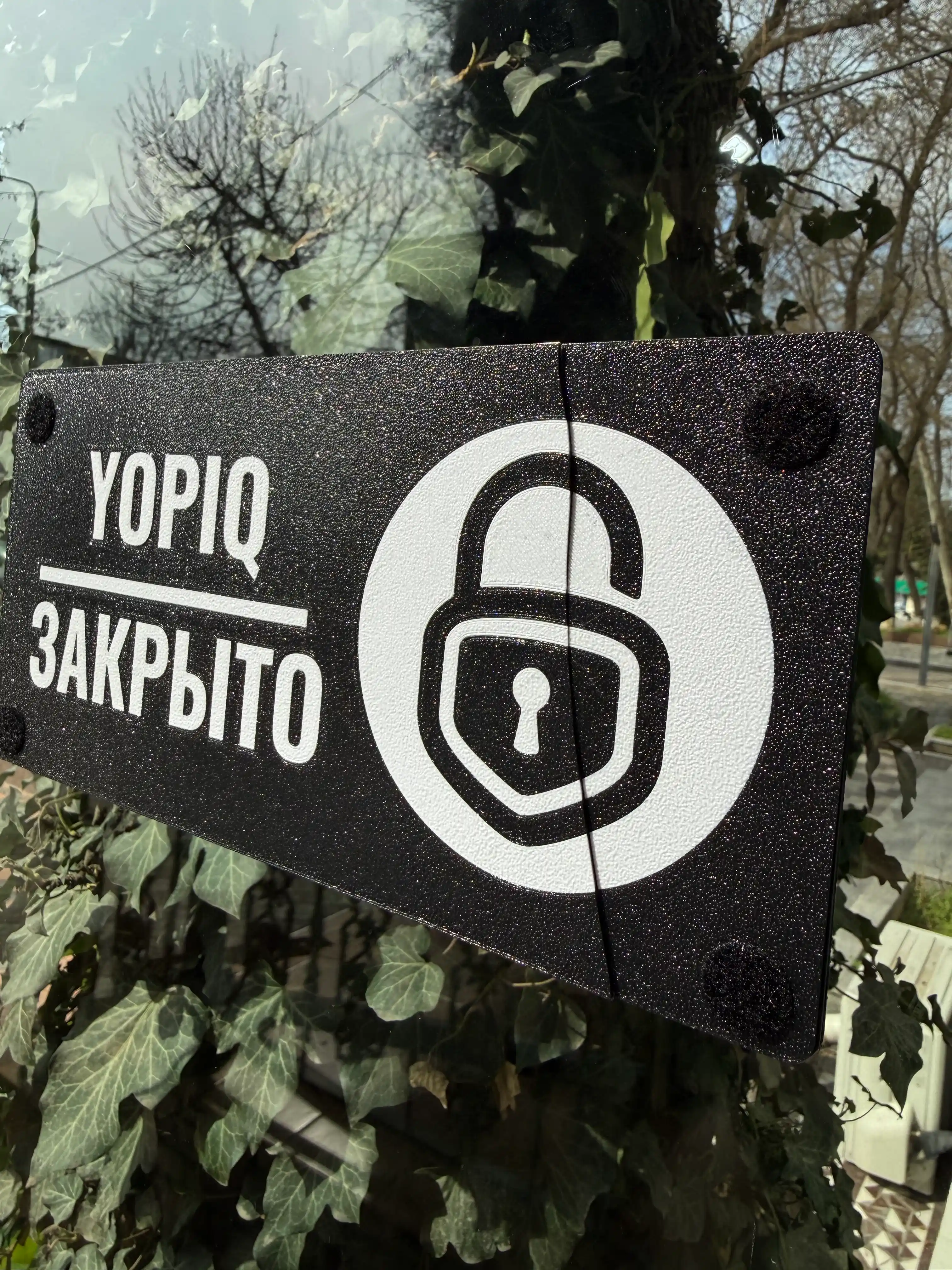 Ikki tomonlama eshik kreativ tablichkasi “Ochiq / Yopiq” - 12x25 sm, 4 mm qalinligi