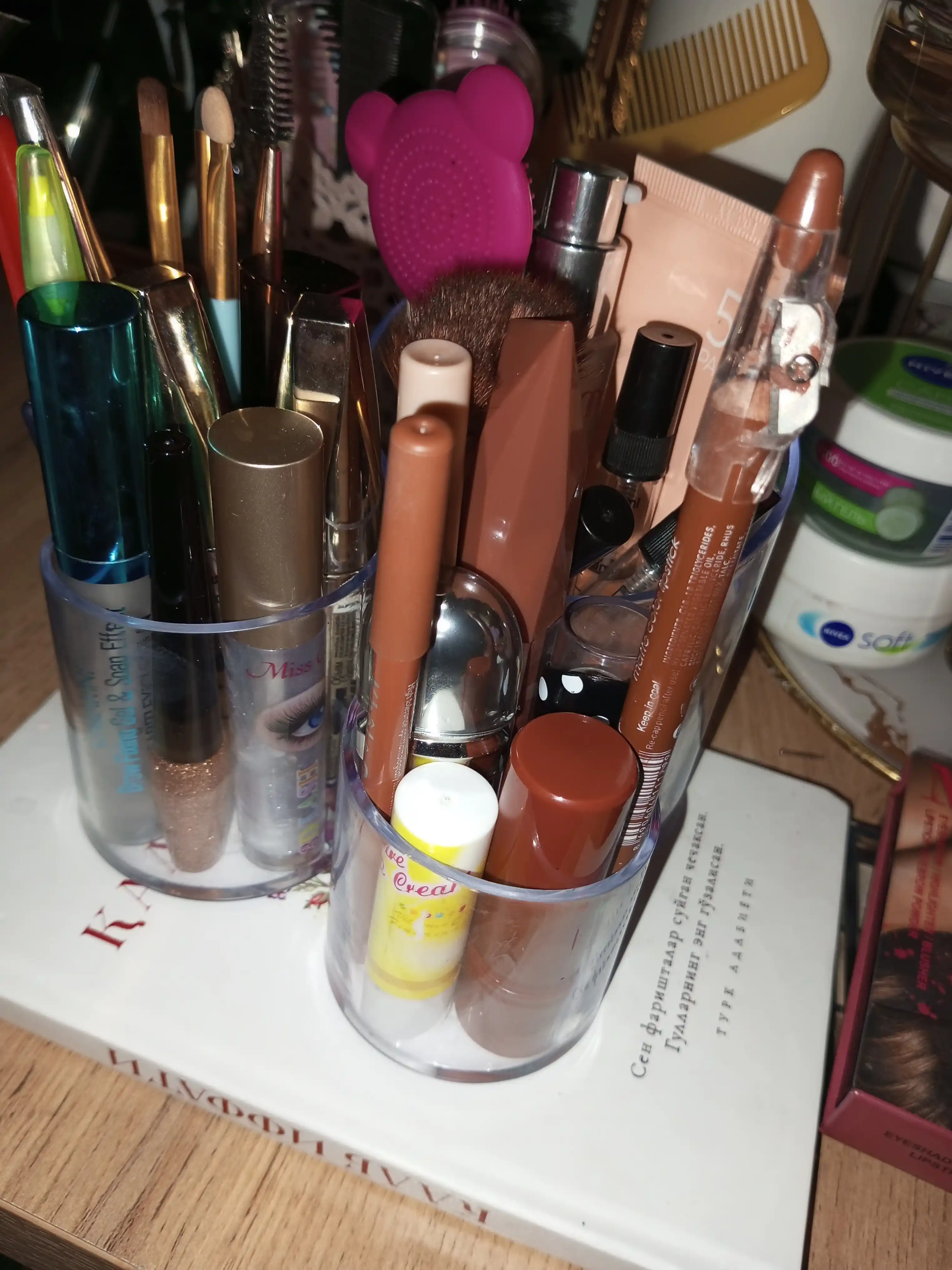 Kosmetik organizer Gold akril quti – paxtrali disk va paxta tayoqchalari uchun