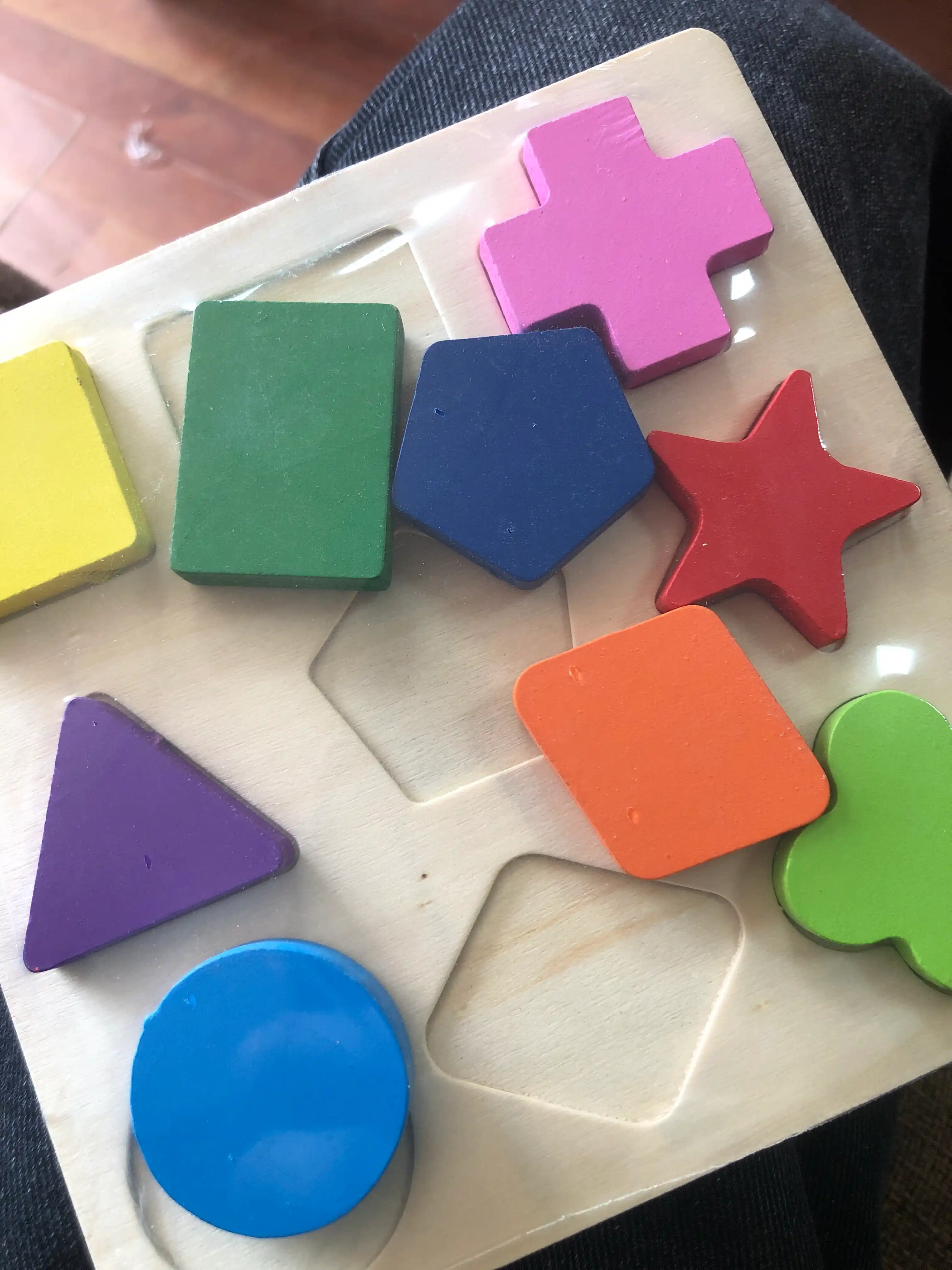 Montessori yogoch sorter geometrik shakllar o'yini