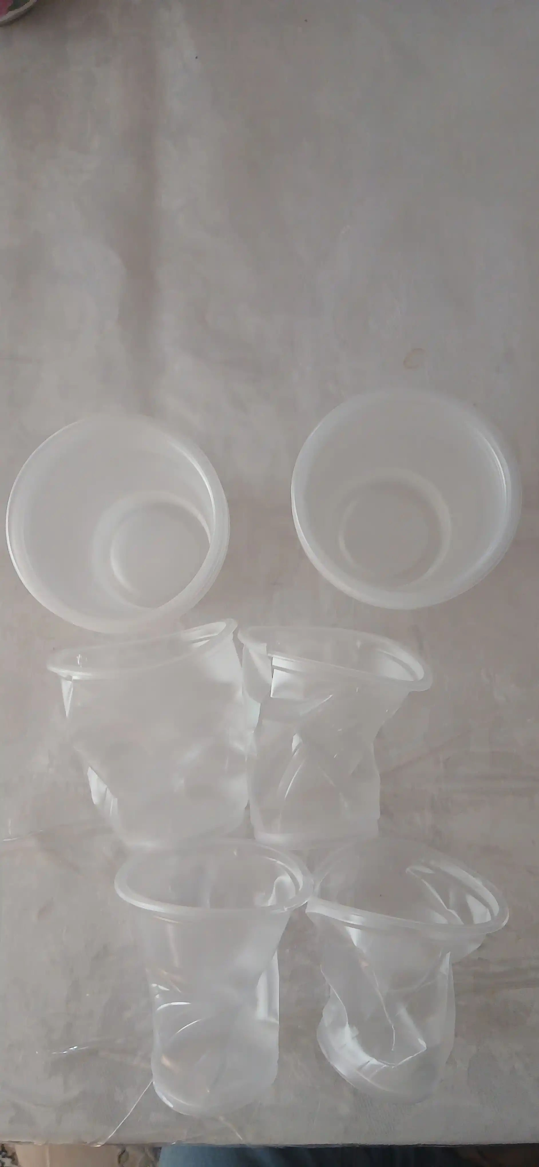 Bir martalik plastik stakanlar, 200 ml
