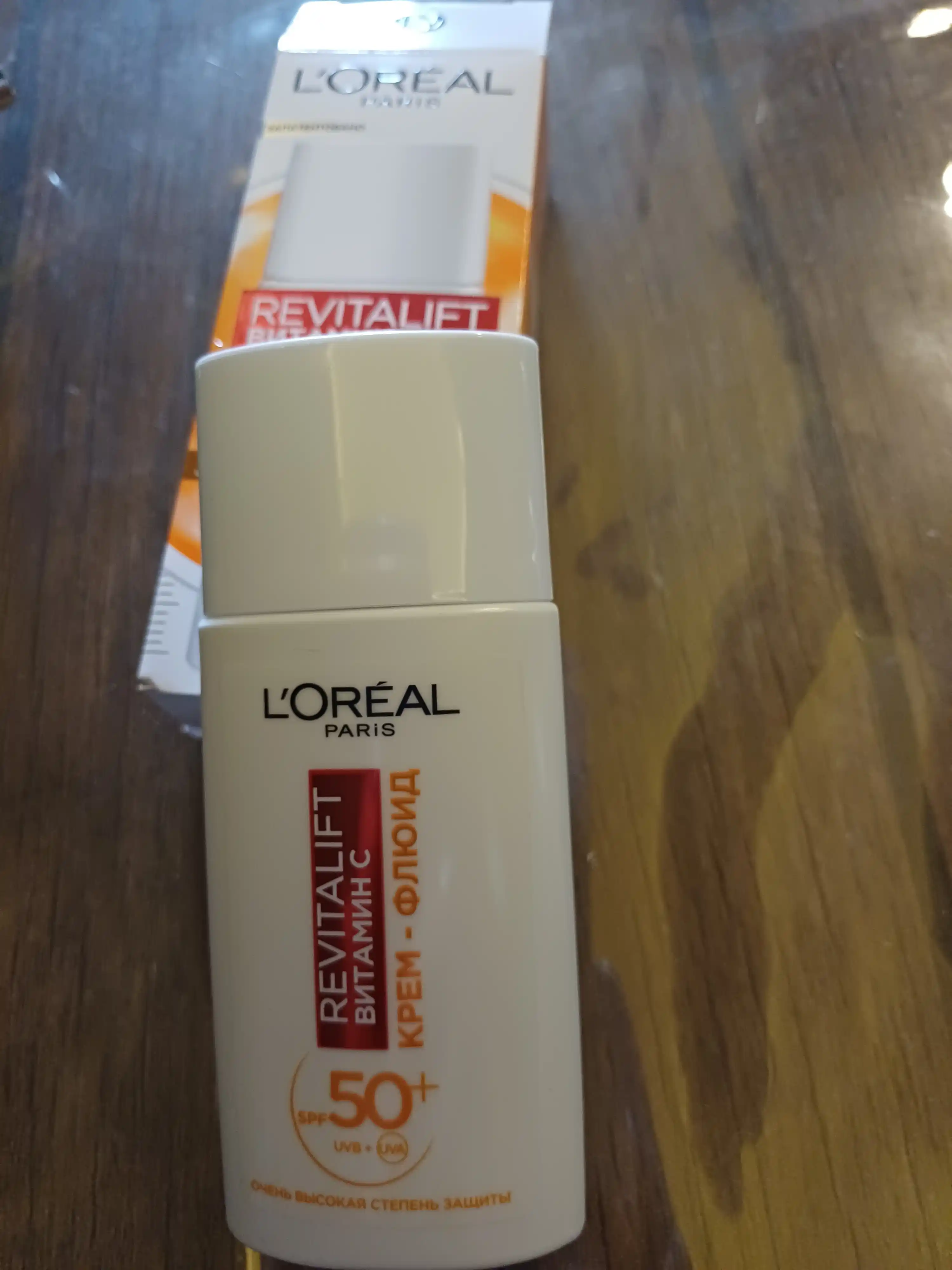 Крем-флюид для лица L'Oreal Paris Revitalift, c витамином С дневной SPF 50, 50 мл