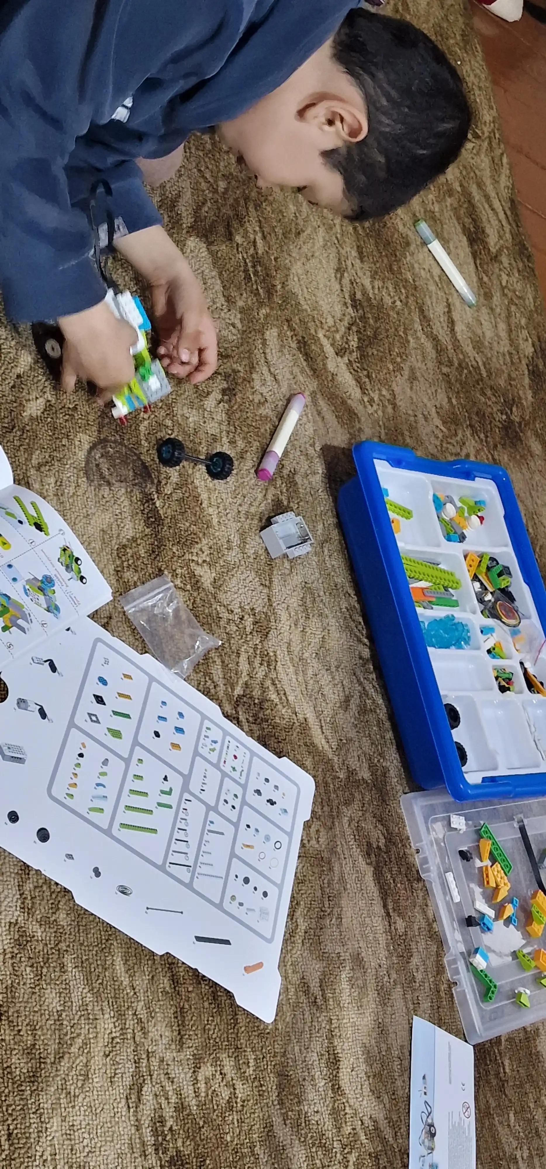 LEGO WeDo 2.0 konstruktori, akkumulyator va 2 ta motorchikli – robototexnika, 800+ model