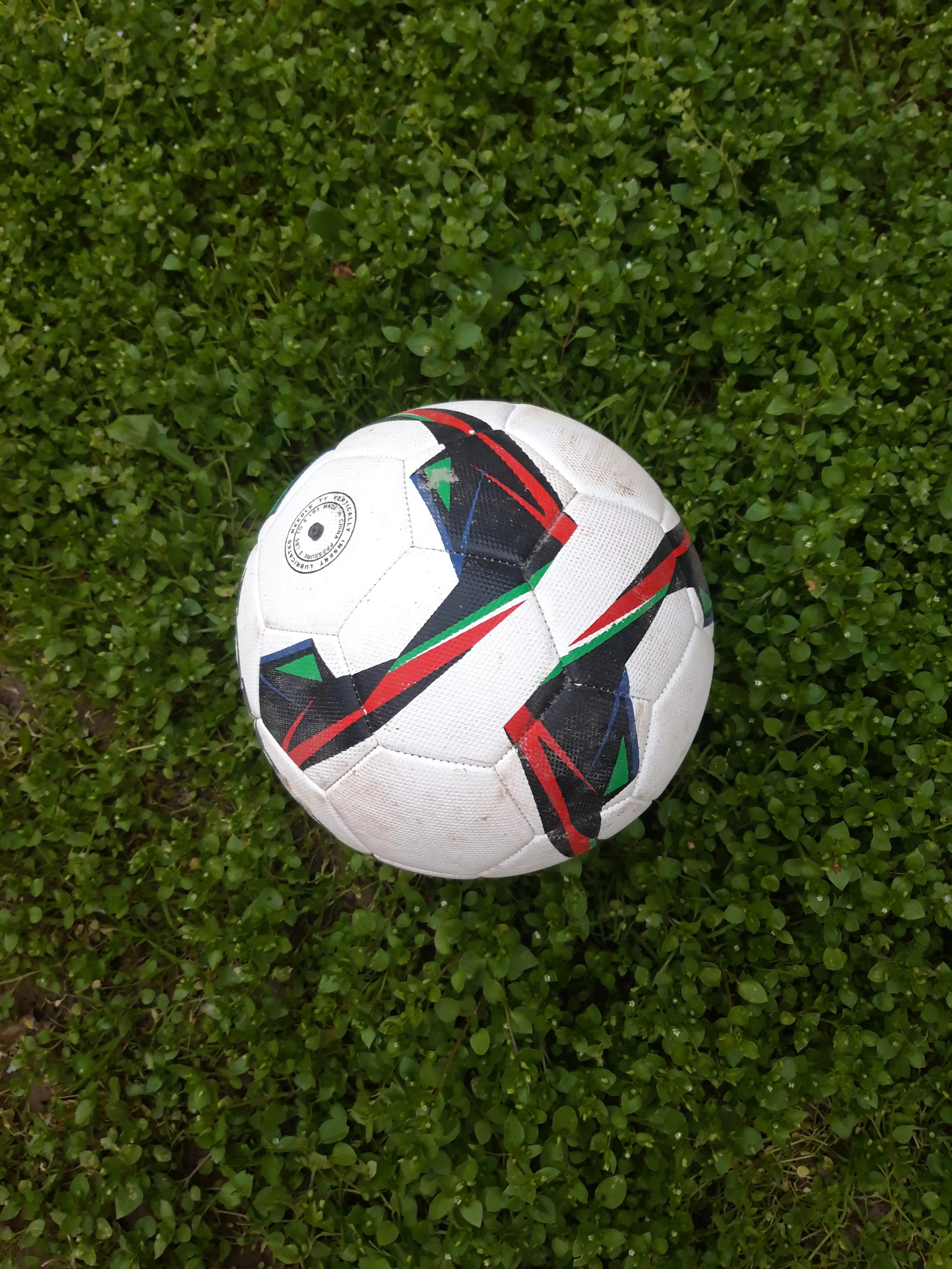 Futbol uchun to'p, o'lcham 5, 32 panelli koptok, lateks kamera