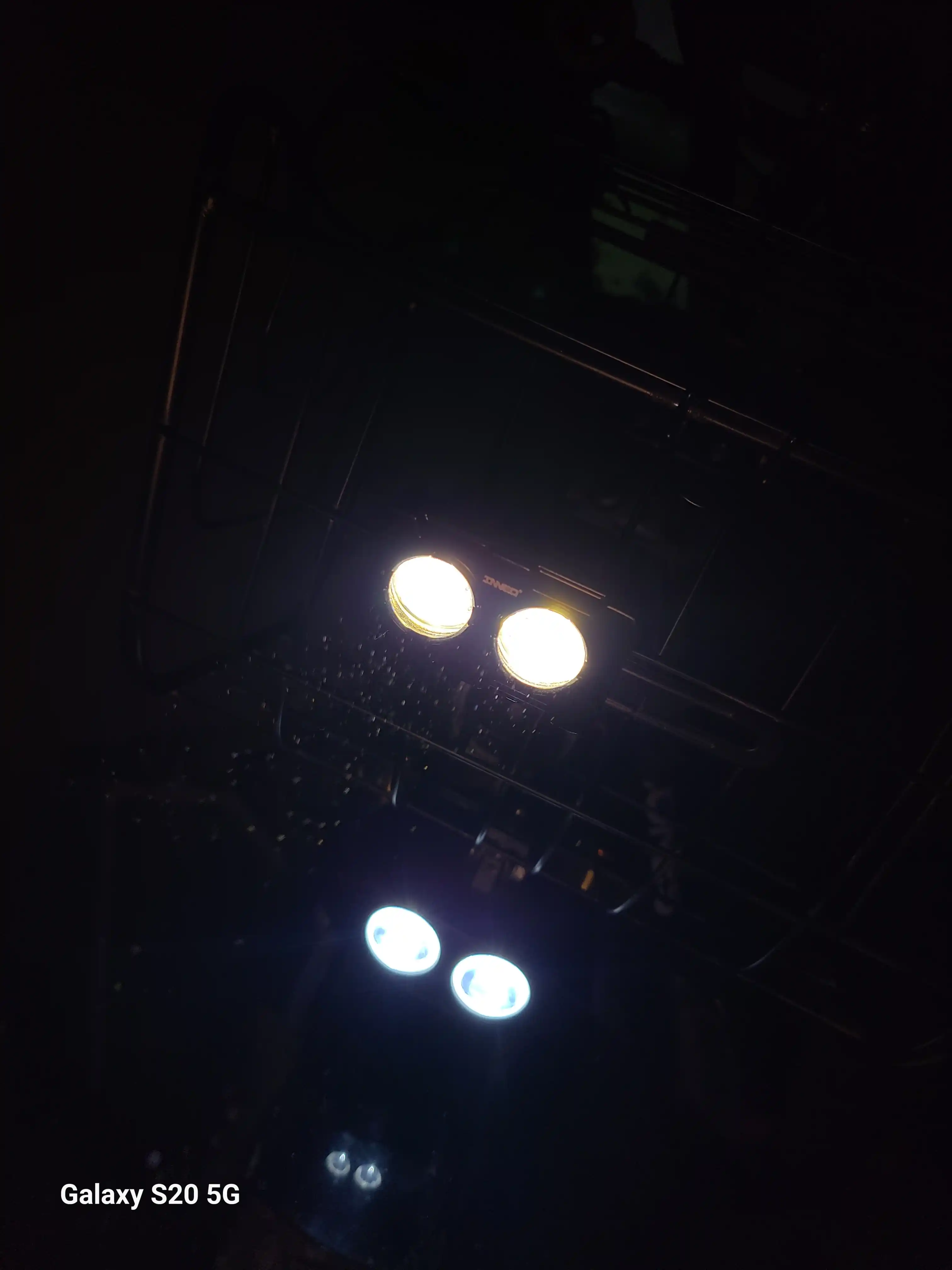 Avtomobilning old va orqa qismlari uchun LED chiroqlar