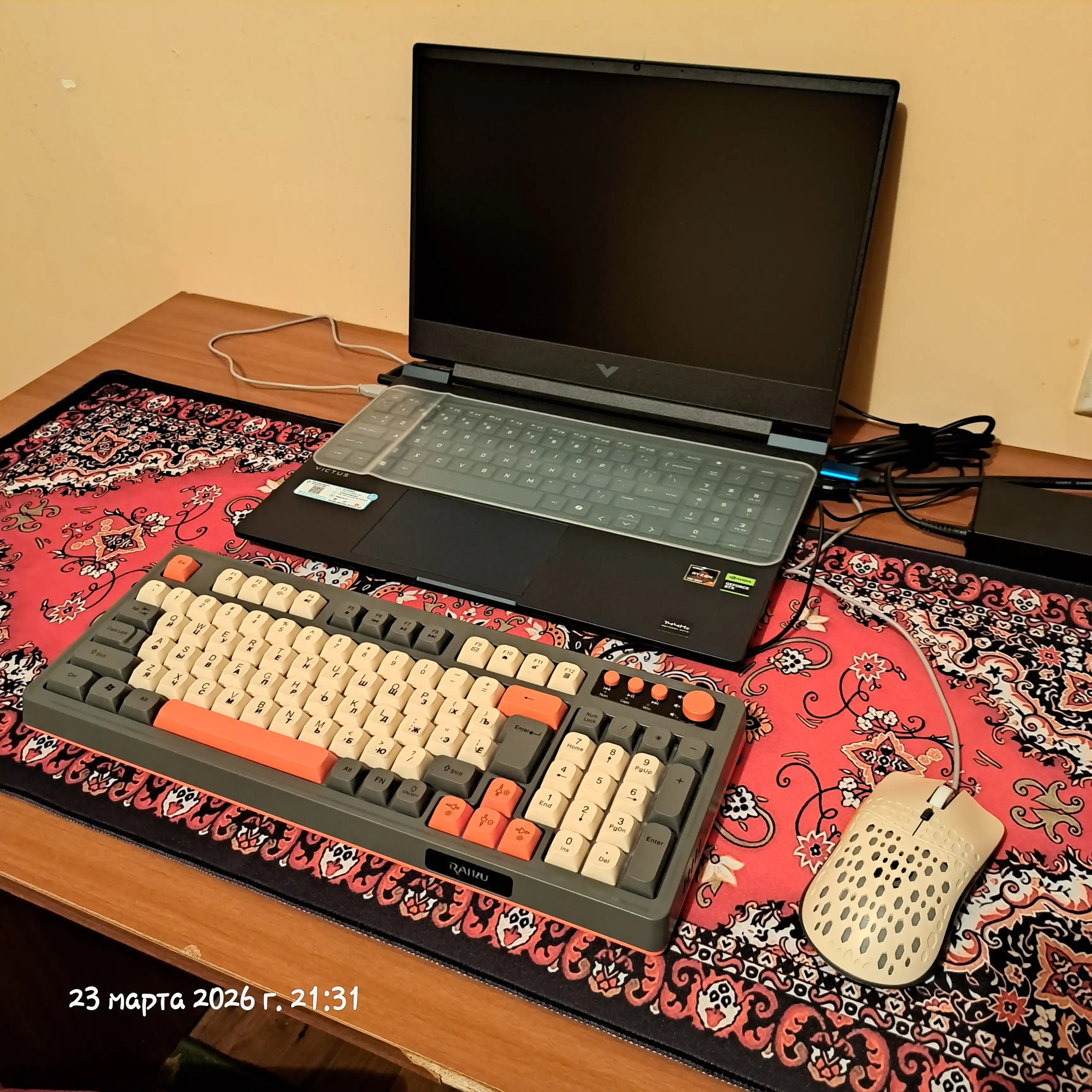 O'yin va Ofis uchun T98 — RGB yoritishli, membranali, simli ulanishga ega
