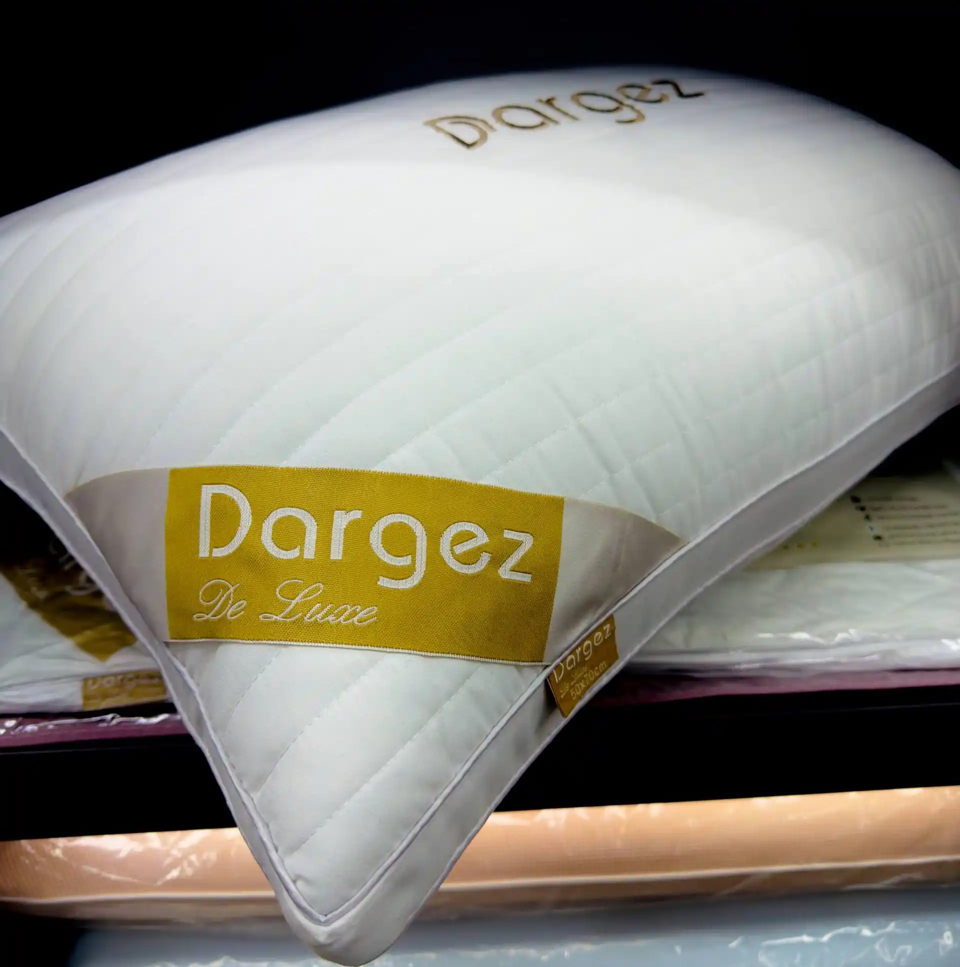 Подушка Dargez 50х70 с сатиновым чехлом и наполнителем холлофайбер