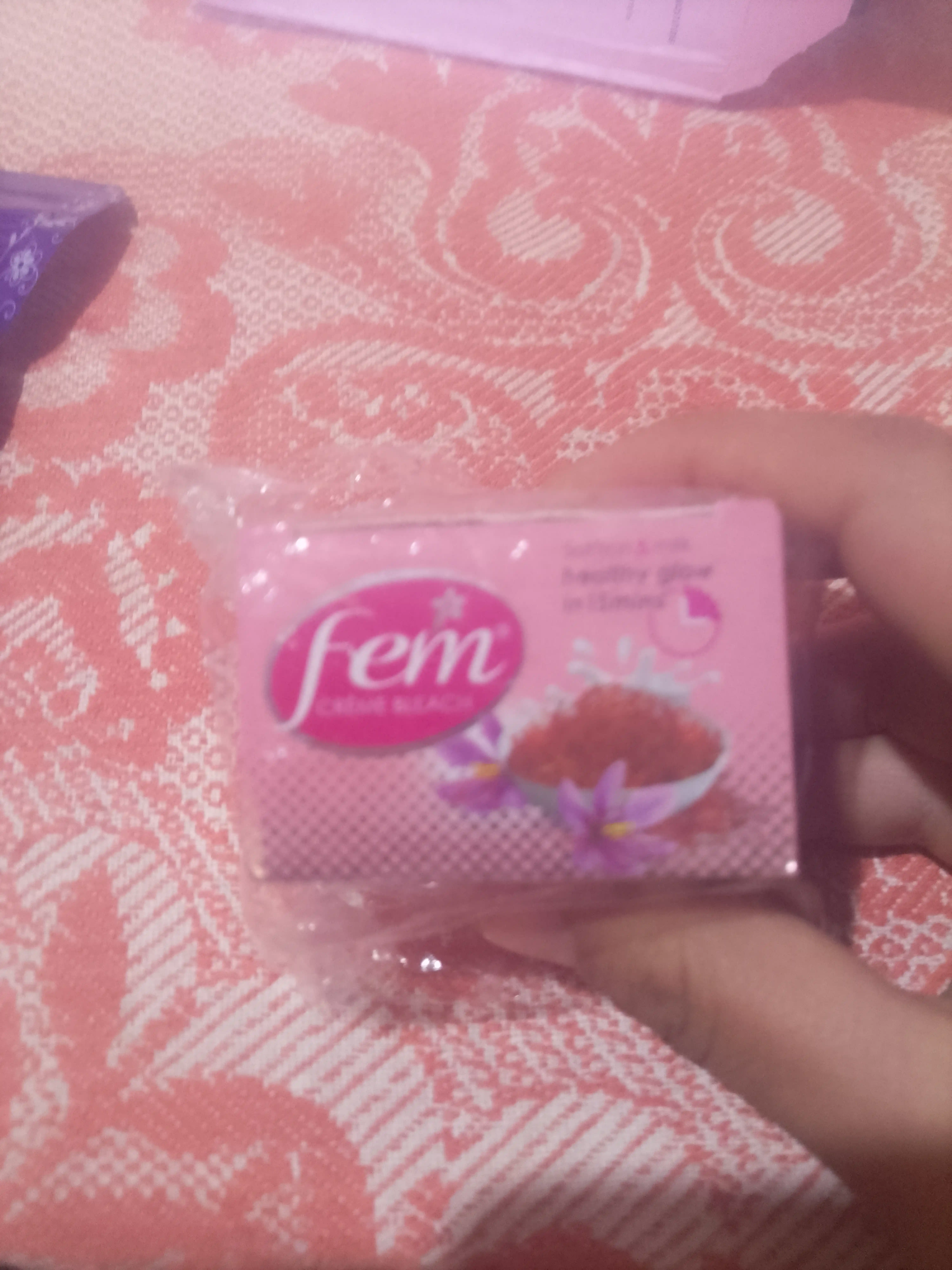 Fem Fairness safron va sut krem, oqartiruvchi, 8 gr
