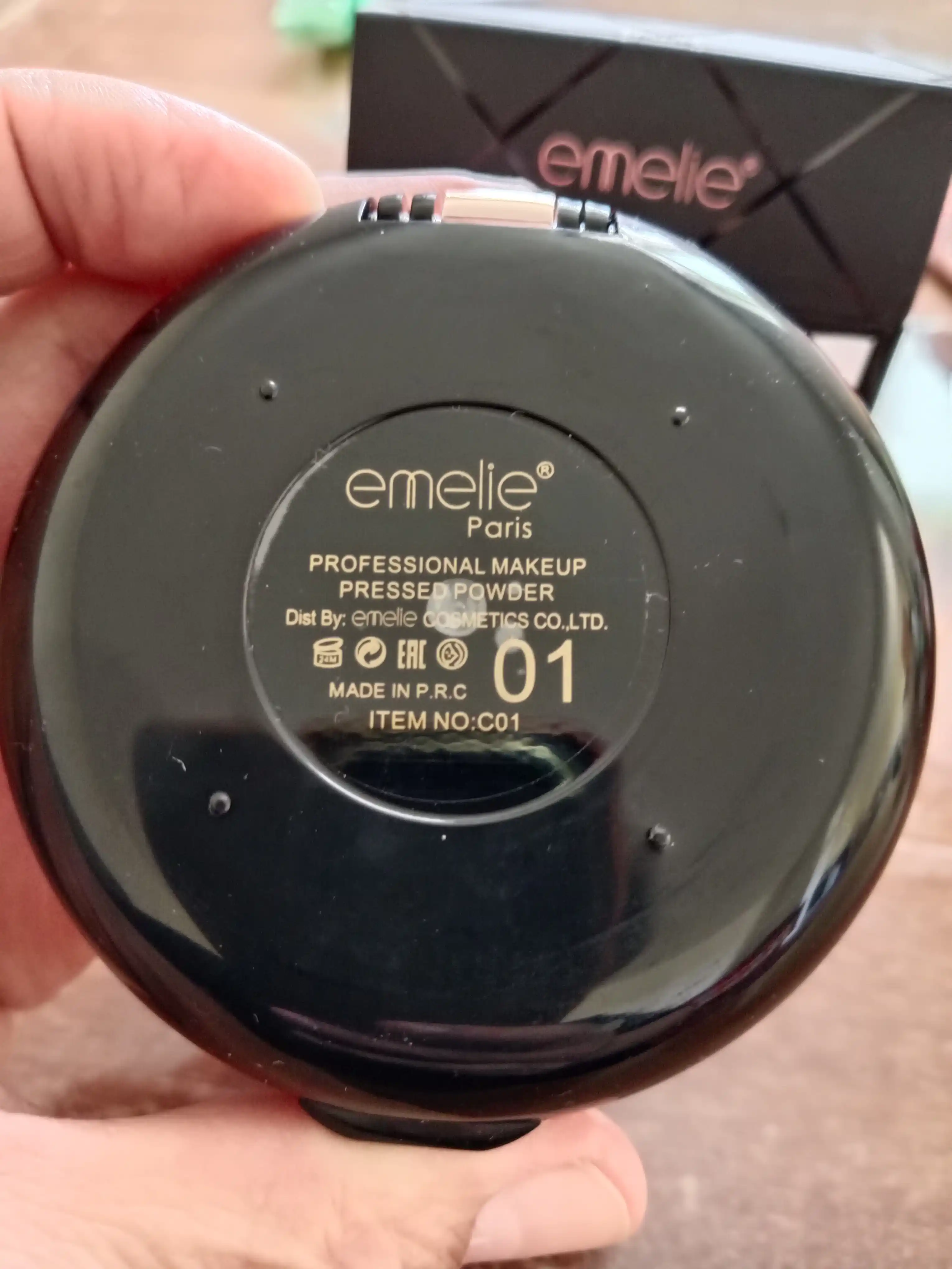 Yuz uchun matlovchi krem-upa B.B Powder Emelie, 01 va 02, 2 tasi 1 da, 24 soat, SPF 15