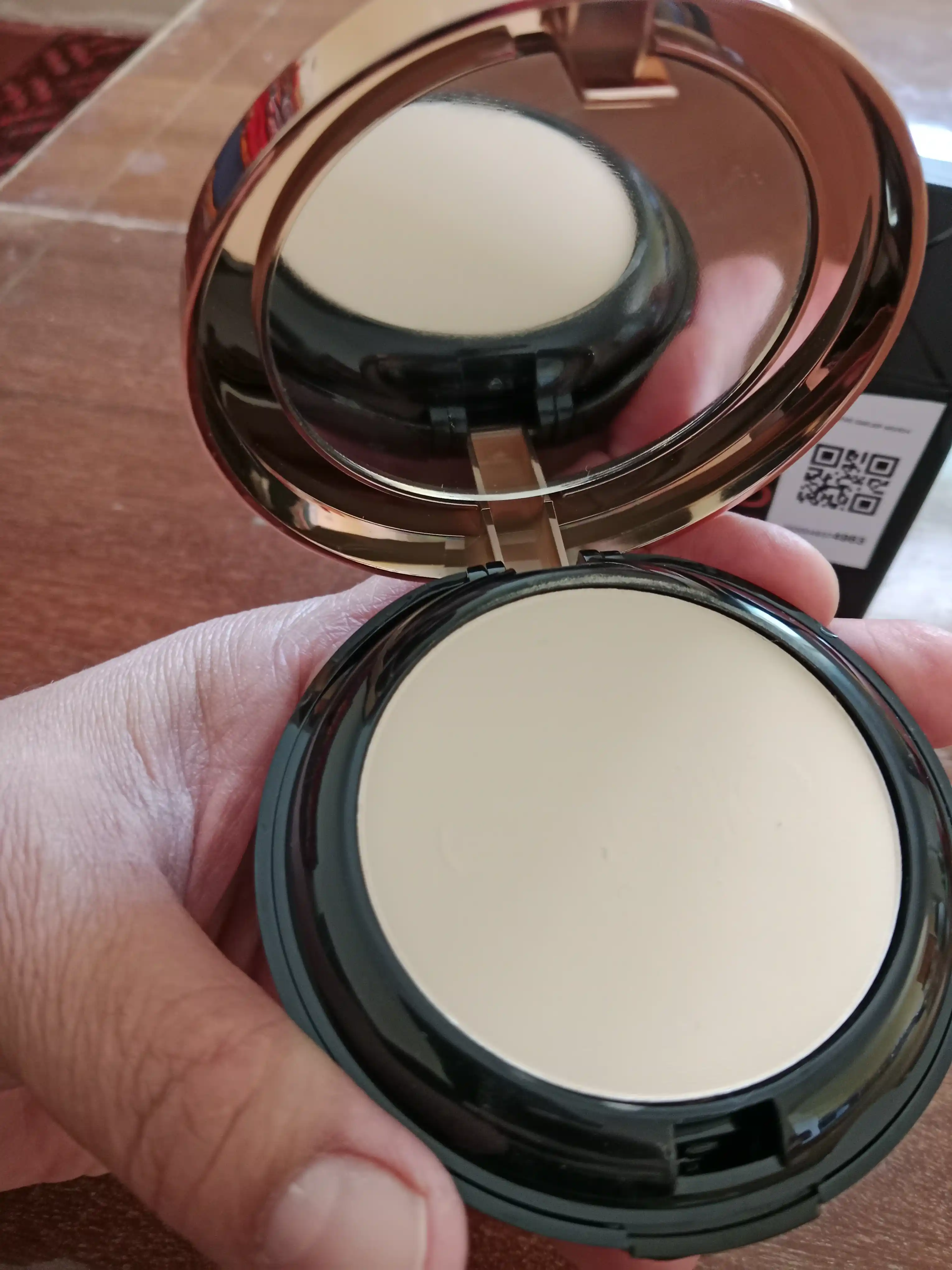 Yuz uchun matlovchi krem-upa B.B Powder Emelie, 01 va 02, 2 tasi 1 da, 24 soat, SPF 15
