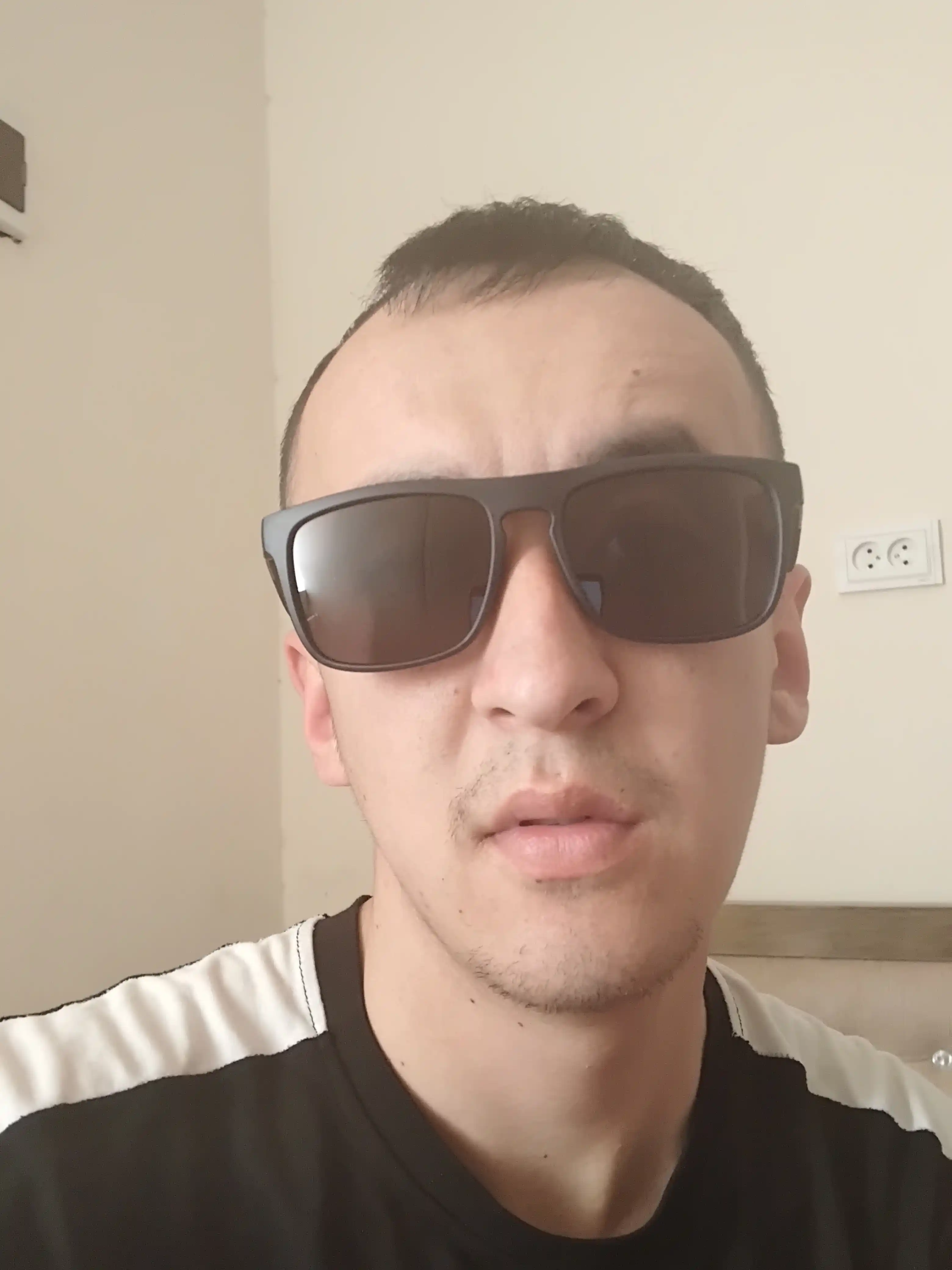 Erkaklar va ayollar uchun quyoshdan himoyalovchi, qutblangan, zarbaga chidamli ko‘zoynak