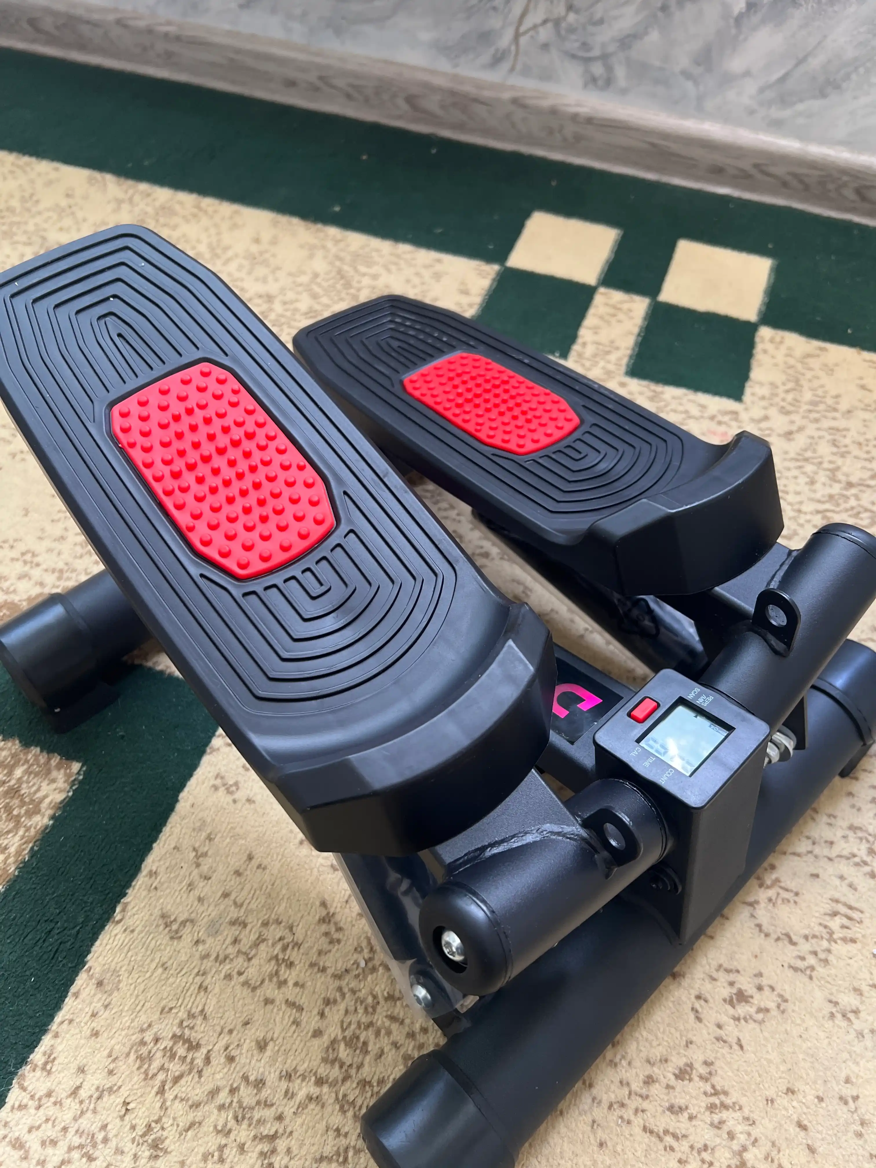Stepper trenajyor – press, son, bel va oyoq mushaklari uchun, espanderli mini stepper