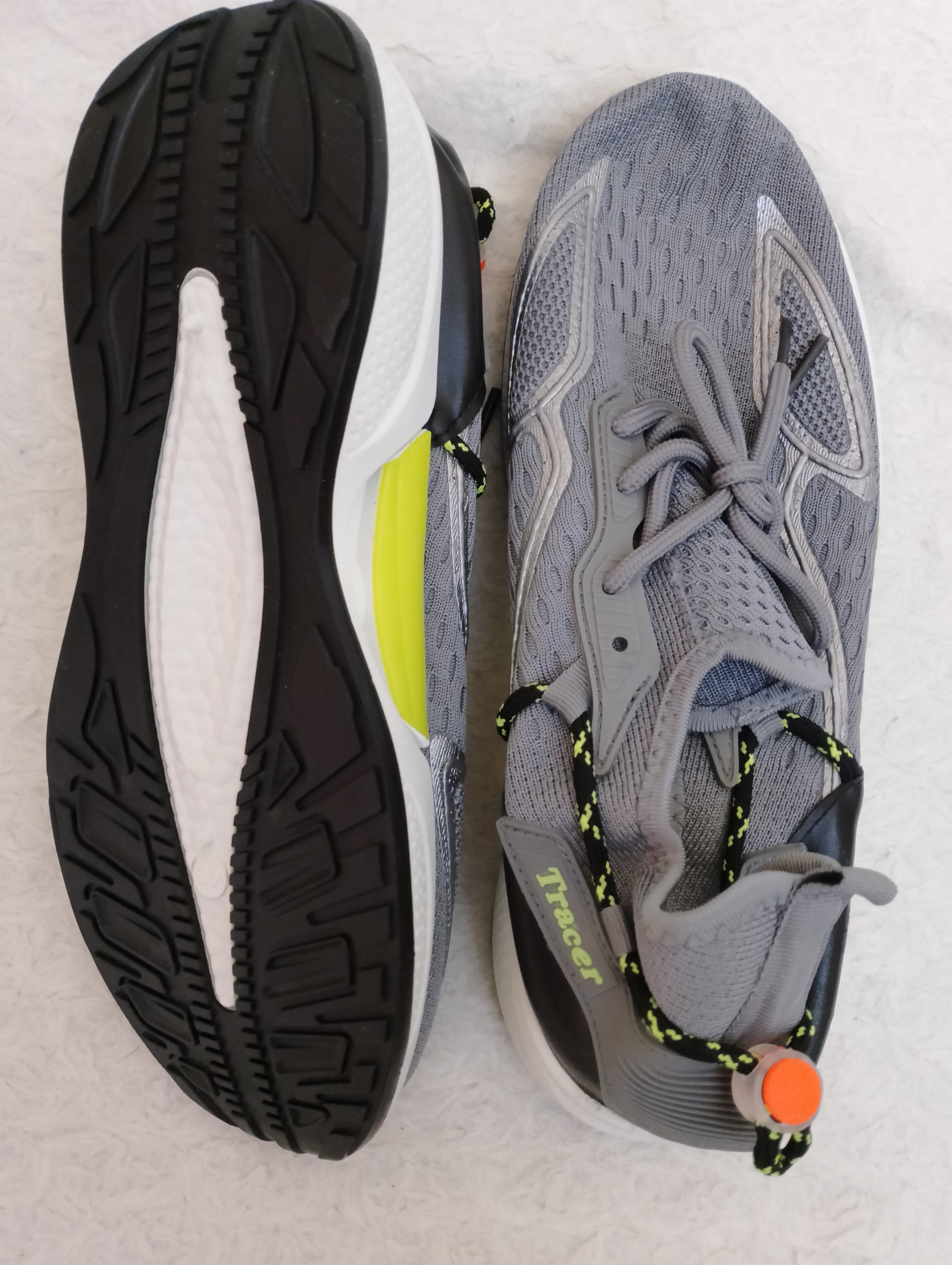 Erkaklar Tracer sport krossovkalari, kulrang, oq, qora