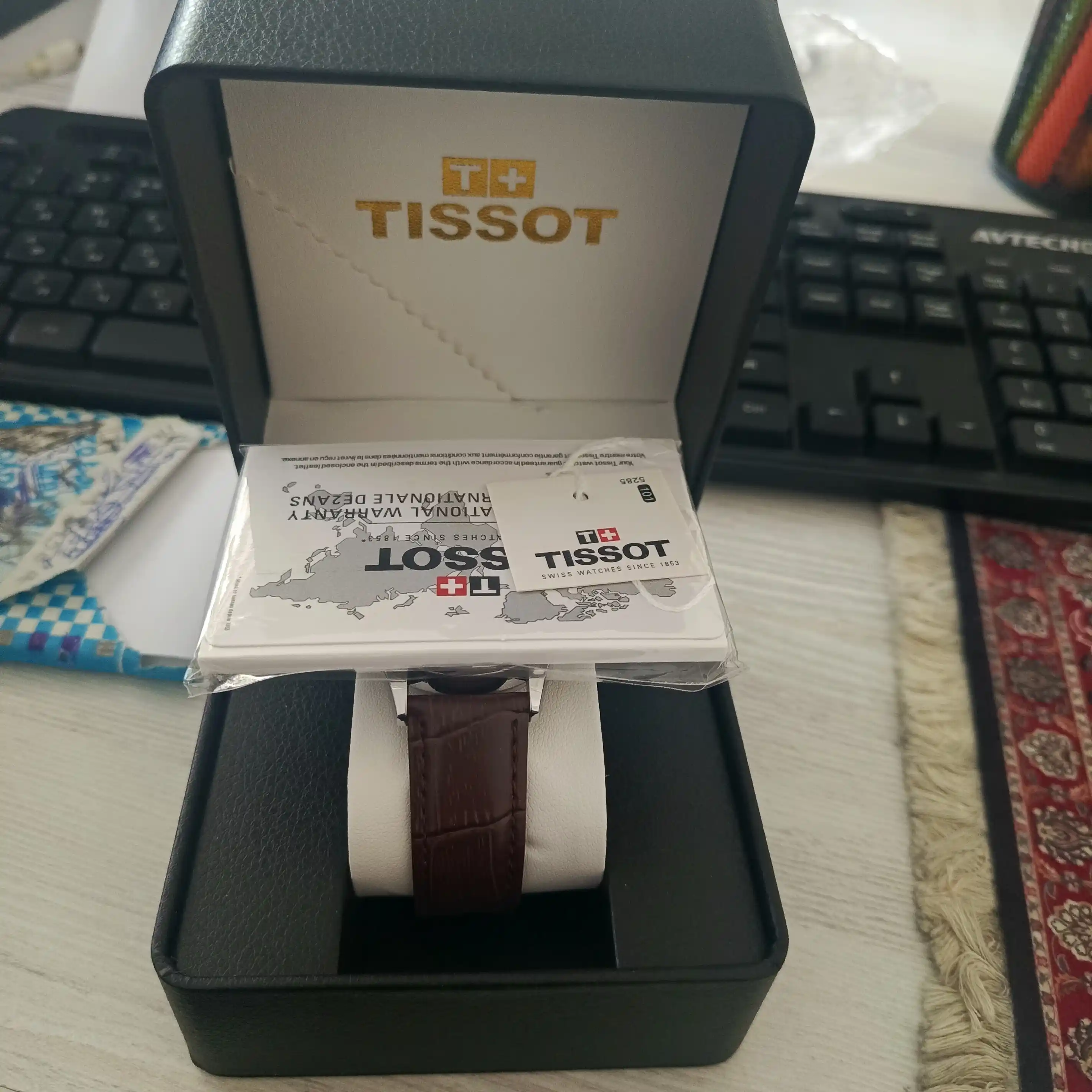 Klassik mexanik erkaklar soati, charm kamarli po‘lat korpusli va sovg‘a qutichali 