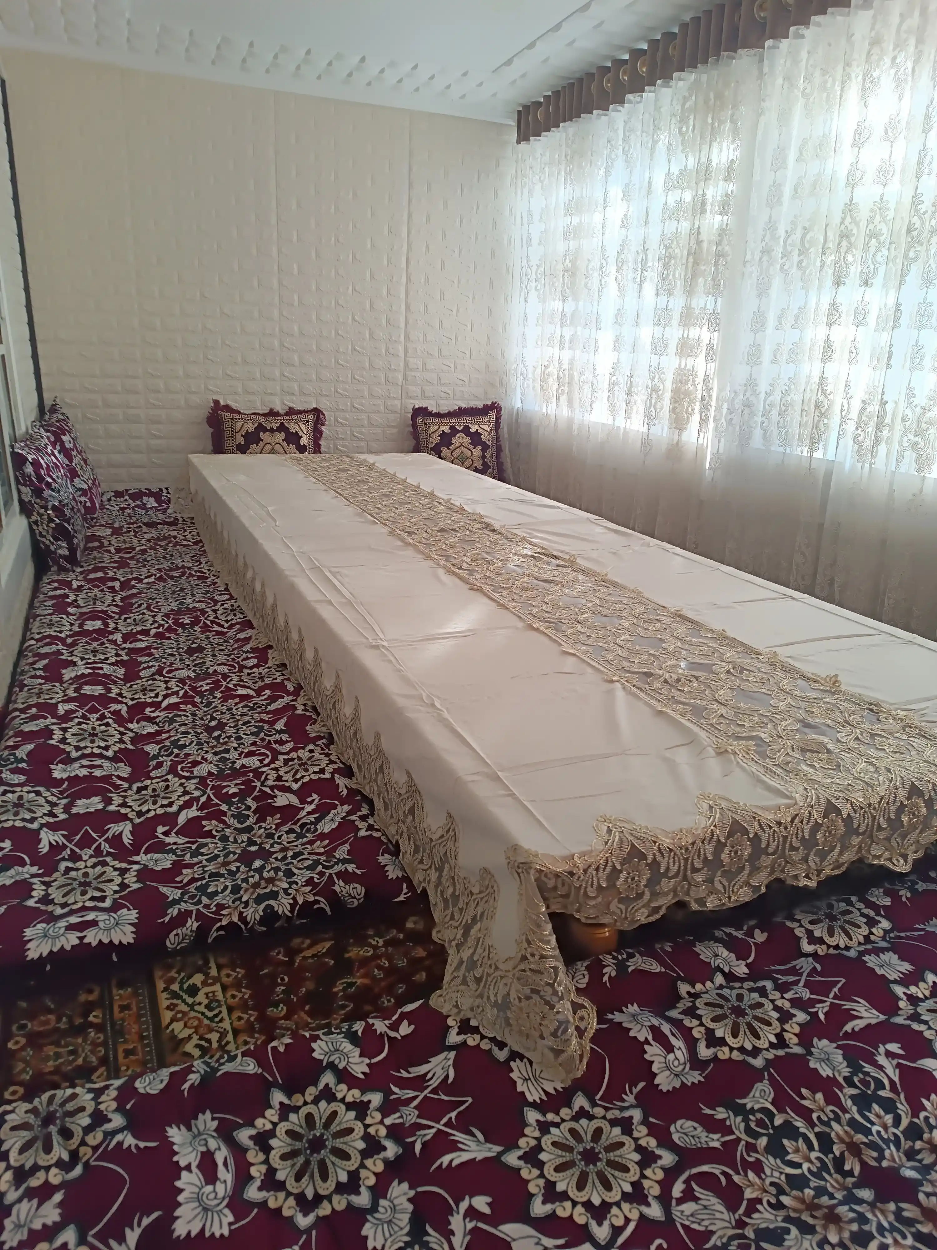 Dasturxon Bahadir, velurli
