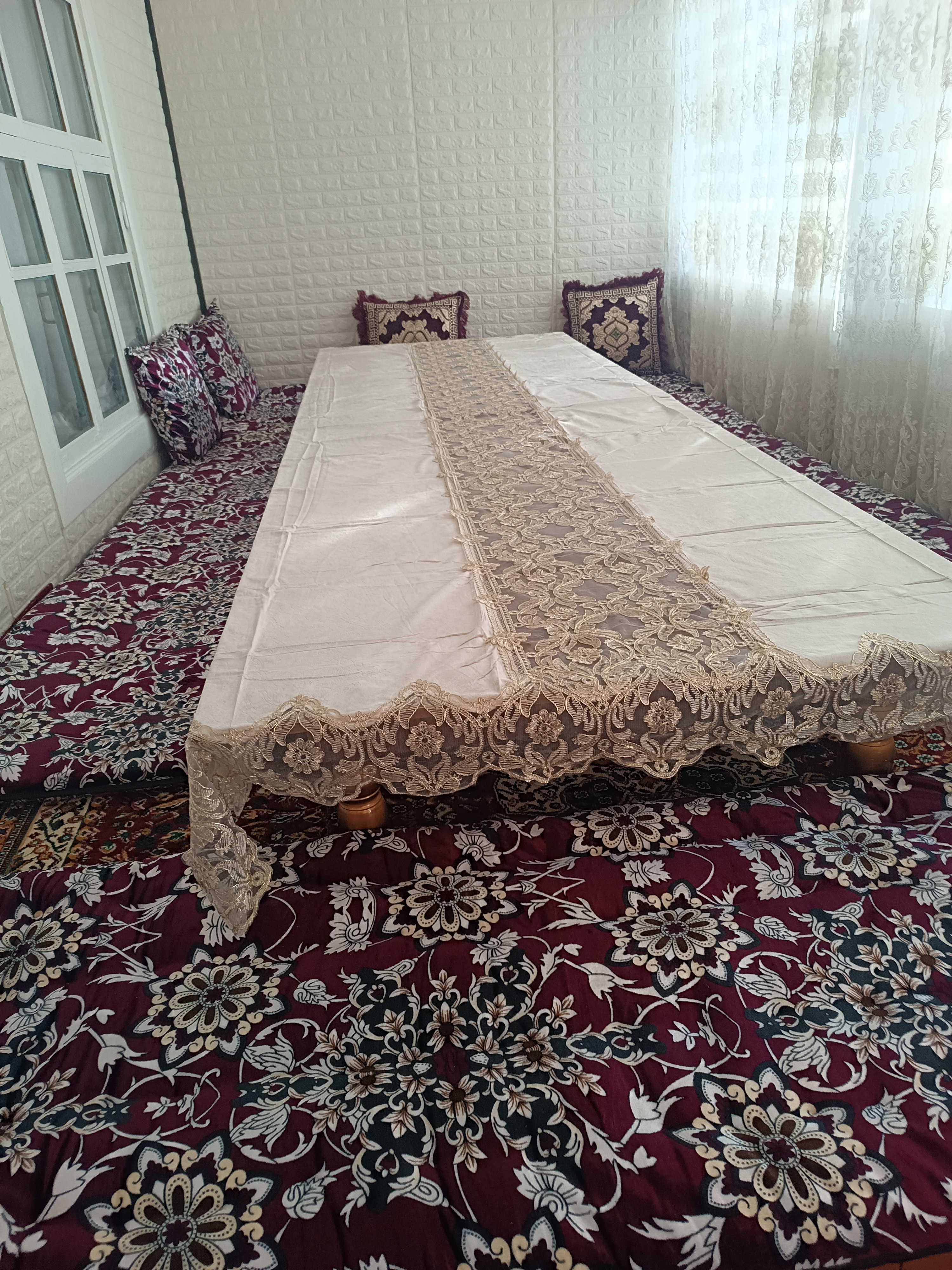 Dasturxon Bahadir, velurli