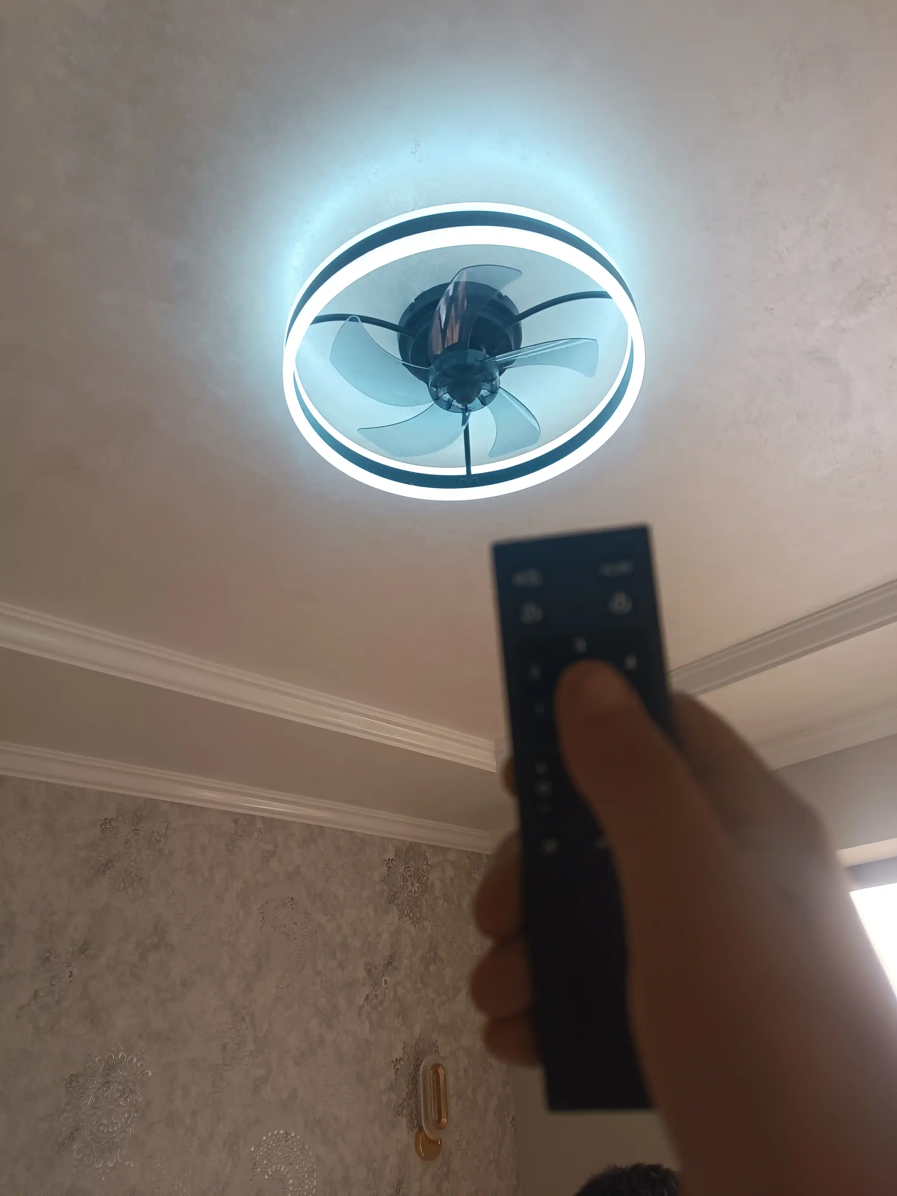 Ventilyator lyustra LED qandil, 6 xil yoritish rejimi, oshxona, zal va yotoqxona uchun mos