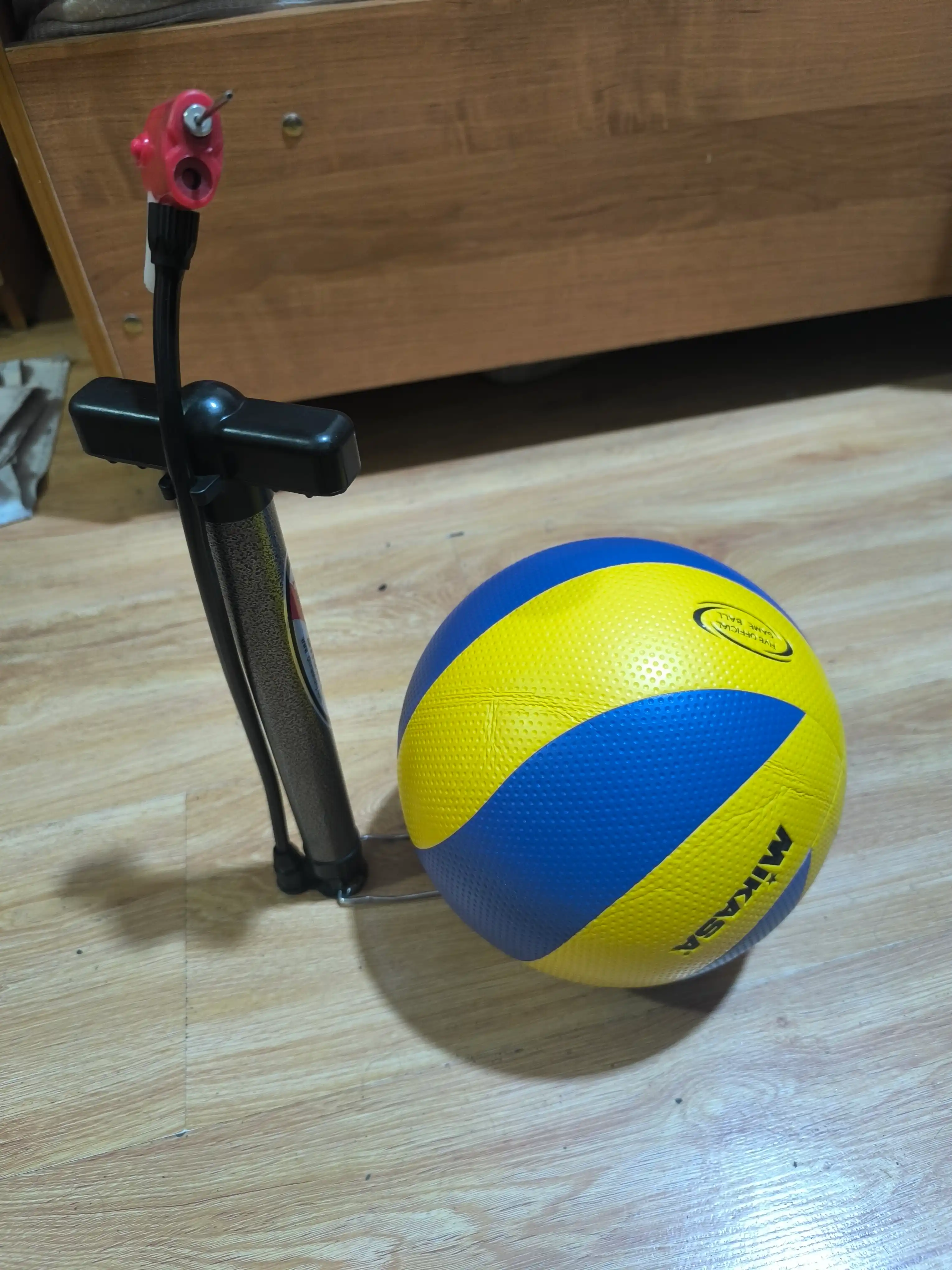 Voleybol toʻpi, nasos va igna sovg'a, sport uchun
