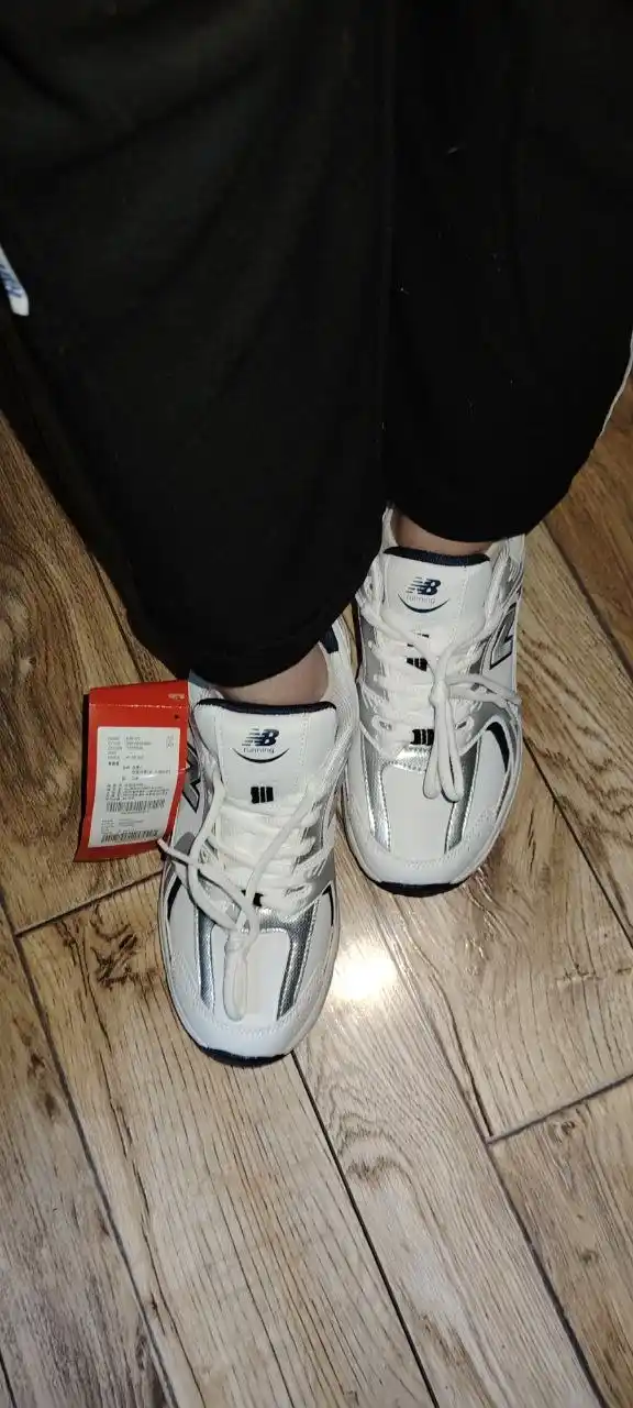 Ayollar uchun krossovkalar NEW Balance 530 kuz mavsumi uchun