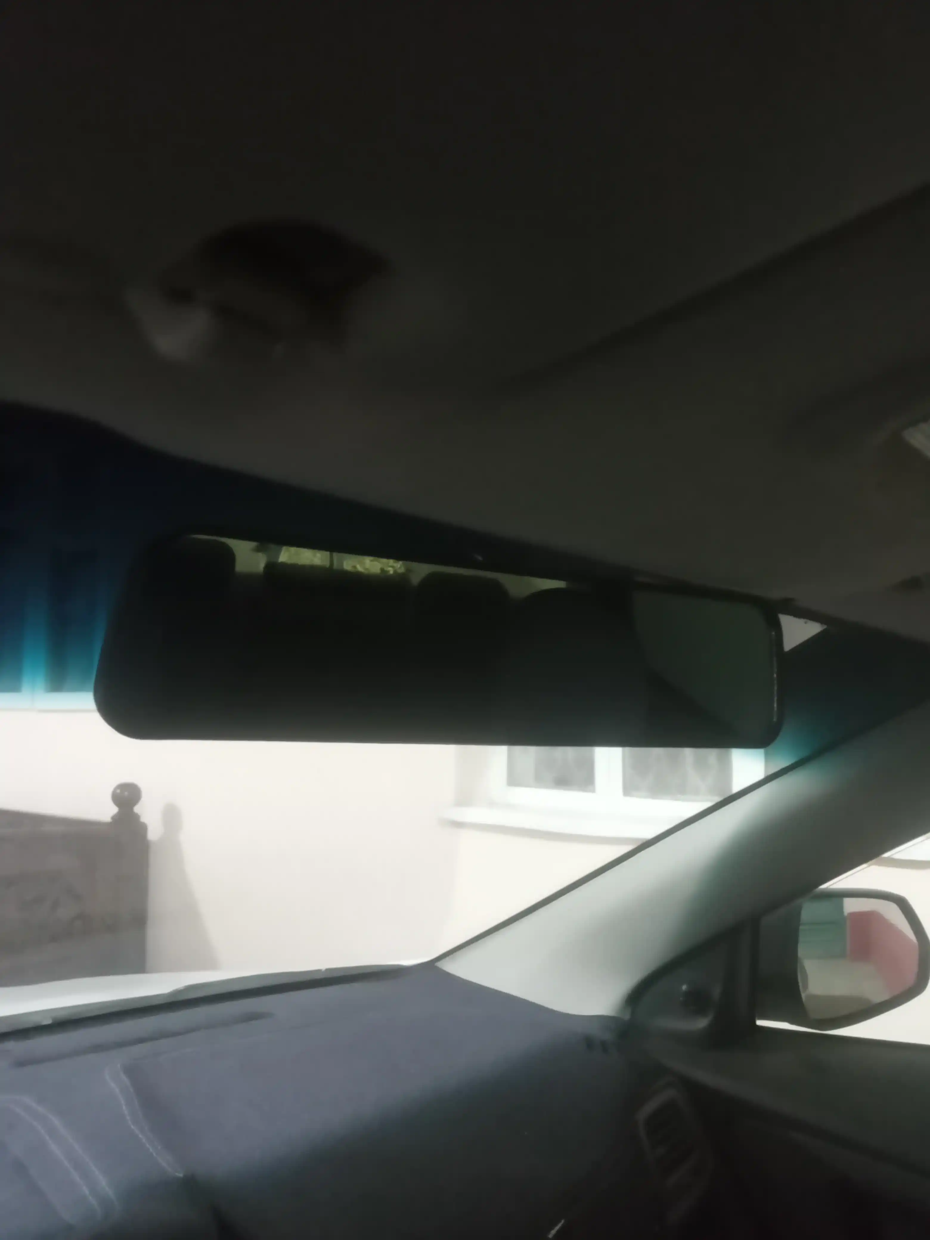 Зеркало заднего вида на присоске