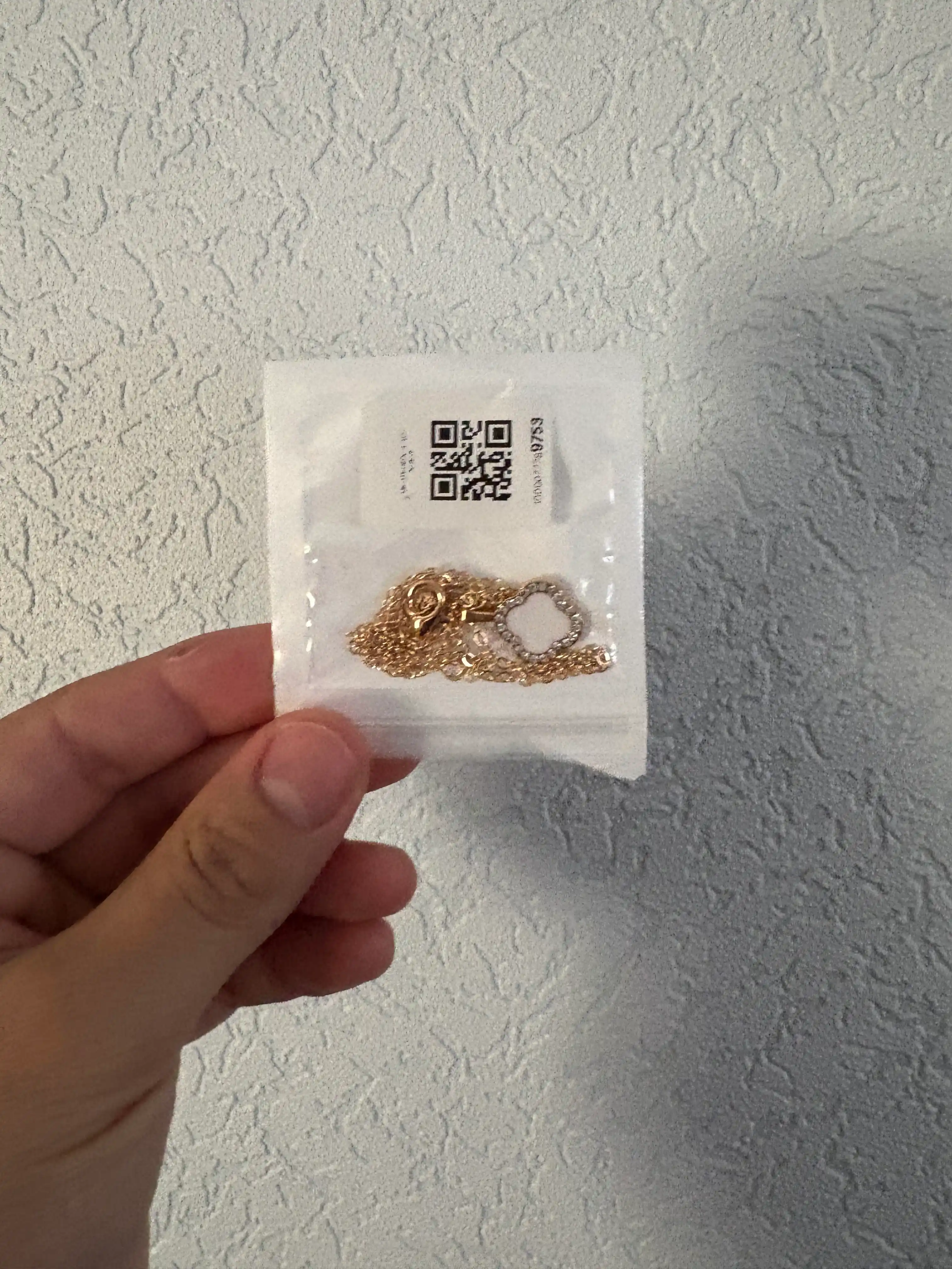 Ayollar uchun bo‘yin taqinchoq zanjiri, ayollar taqinchoqlari