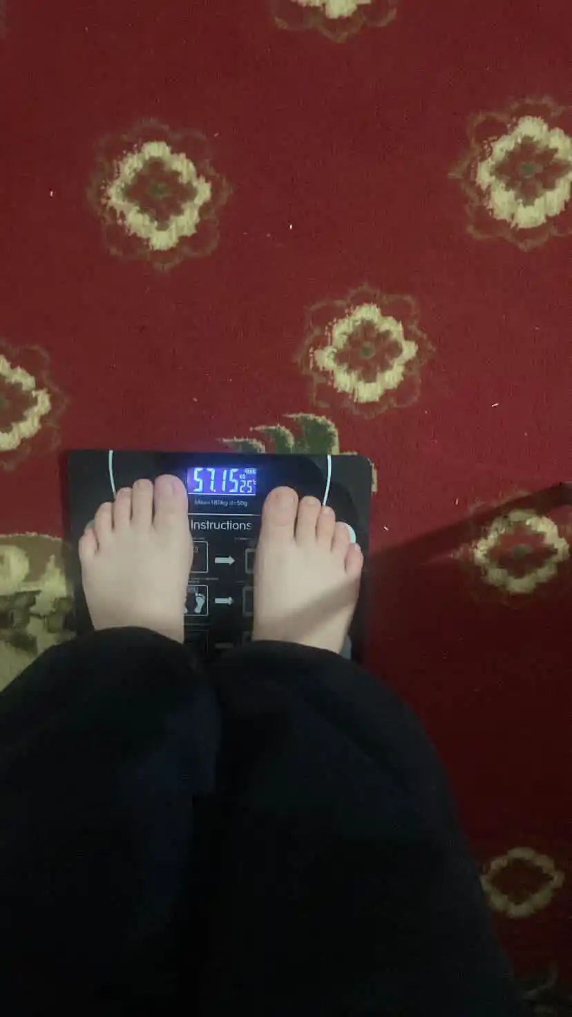 Elektron tarozi, uy uchun, pol, shaffof shisha, kvadrat, 180 kg gacha