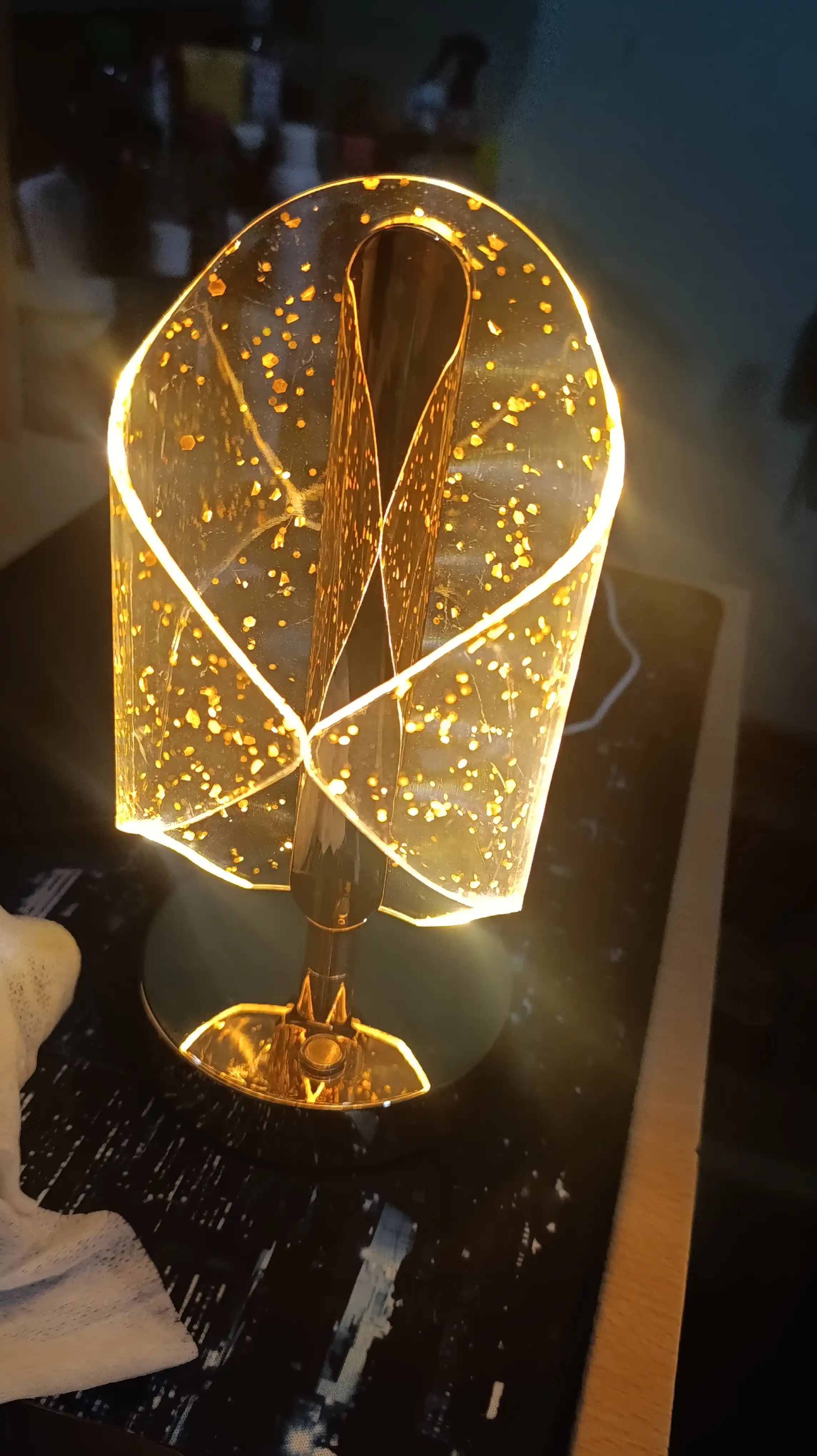Stol chiroqchasi, sensorli Led, 3 xil yorug'lik darajasi