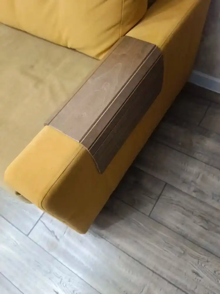 "Big" model, divan yondoshogi uchun yog'och podstavka