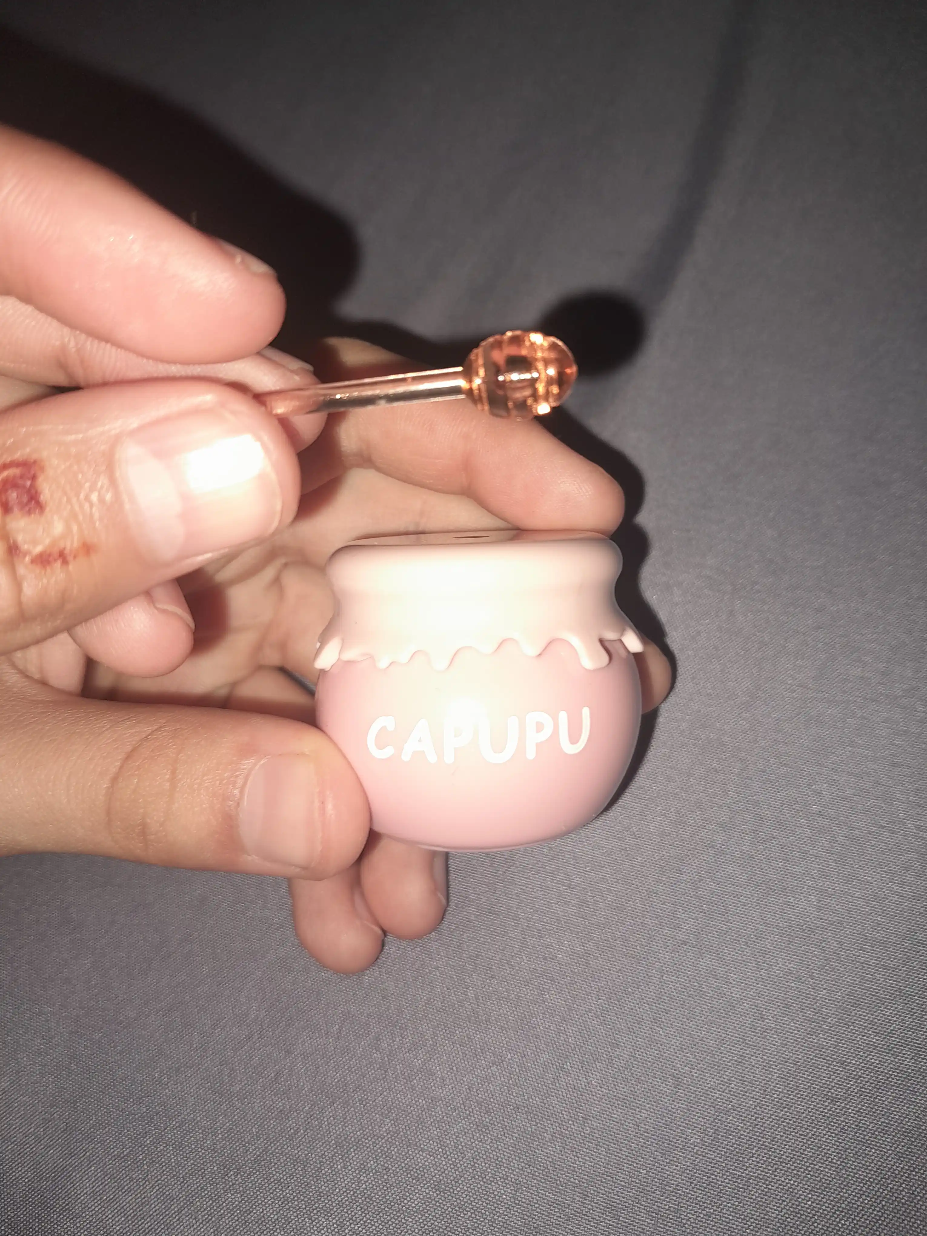 Lab uchun namlovchi yaltiroq, blesk