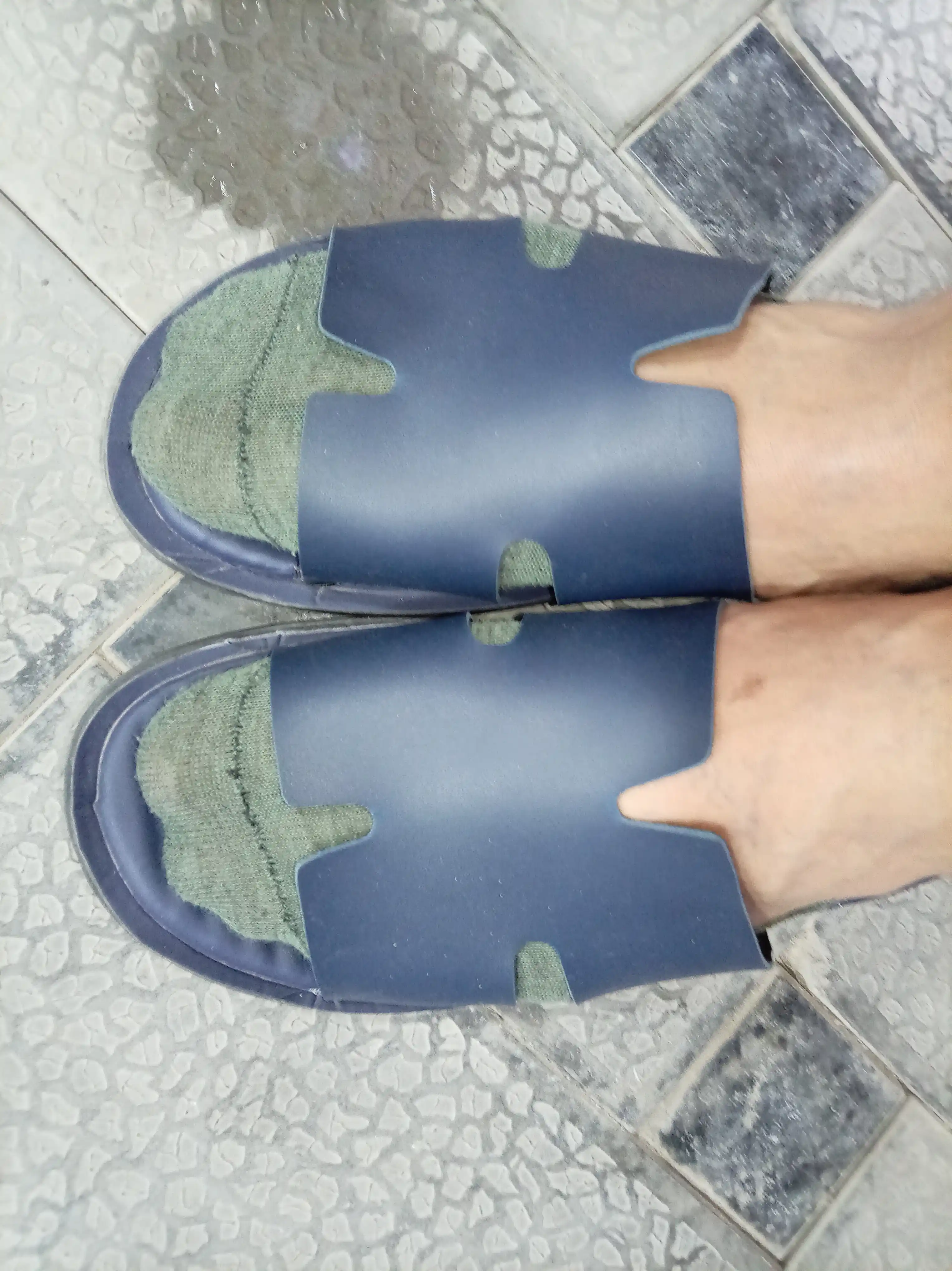 Erkaklar oyoq kiyimlari, Hermes shippaklari, 39-44
