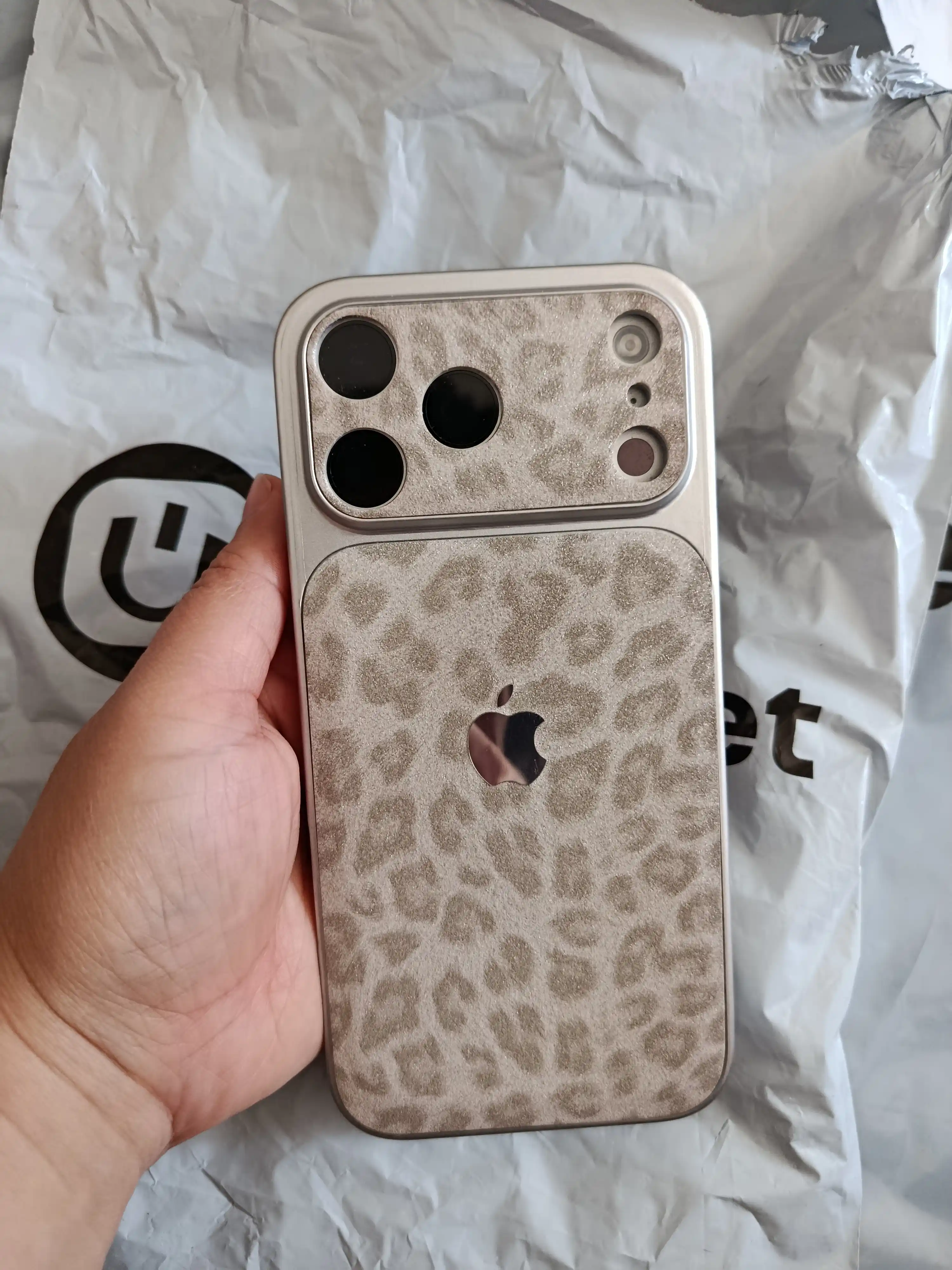 Чехол для iPhone 17 про мах с красивым дизайном