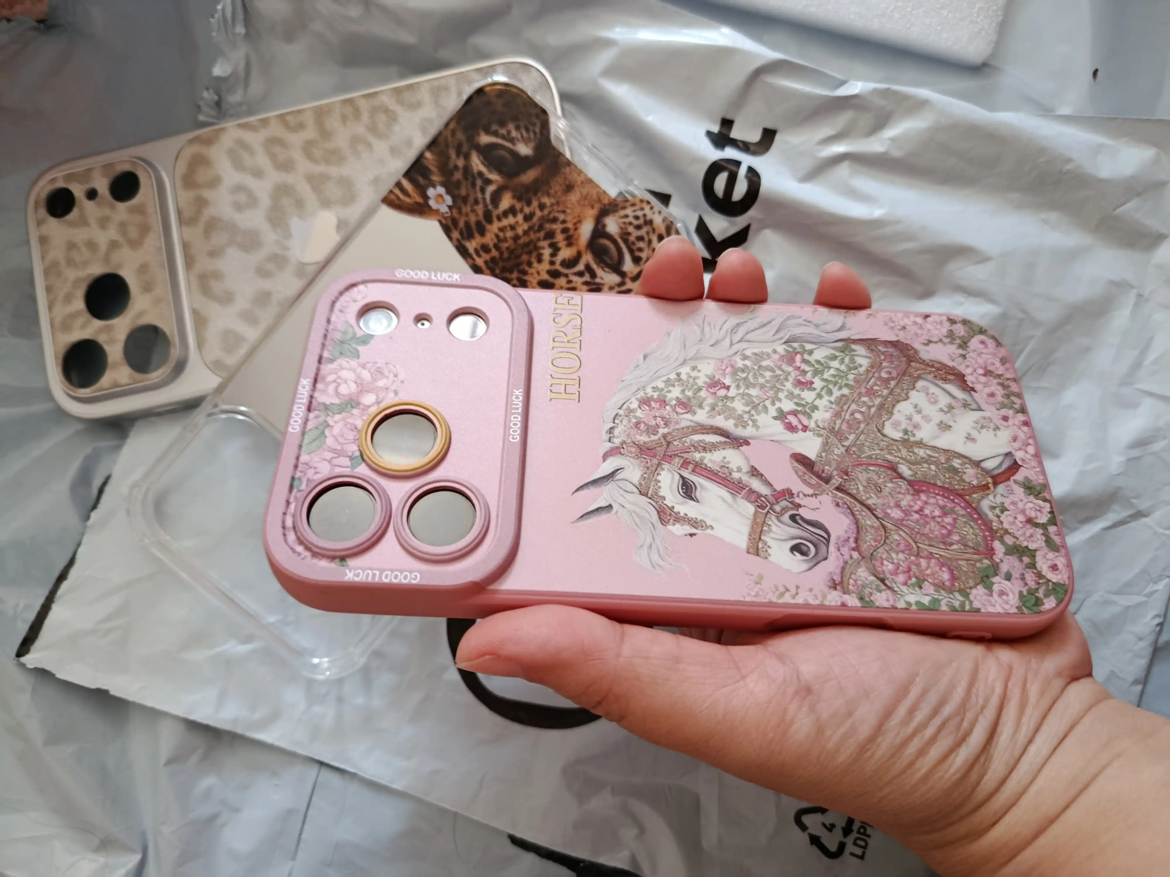 Чехол для iPhone 17 про мах с красивым дизайном