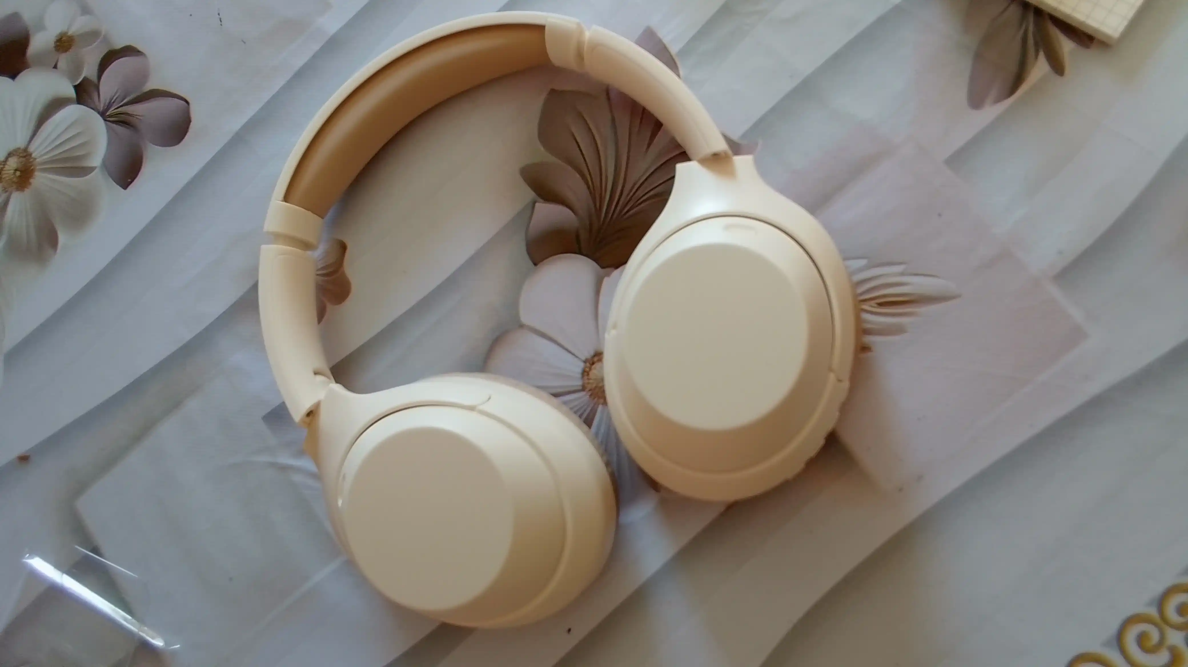 Quloqchin, katta,to‘liq o‘lchamli Bluetooth naushniklar mikrofon, SD-pleer va radio bilan