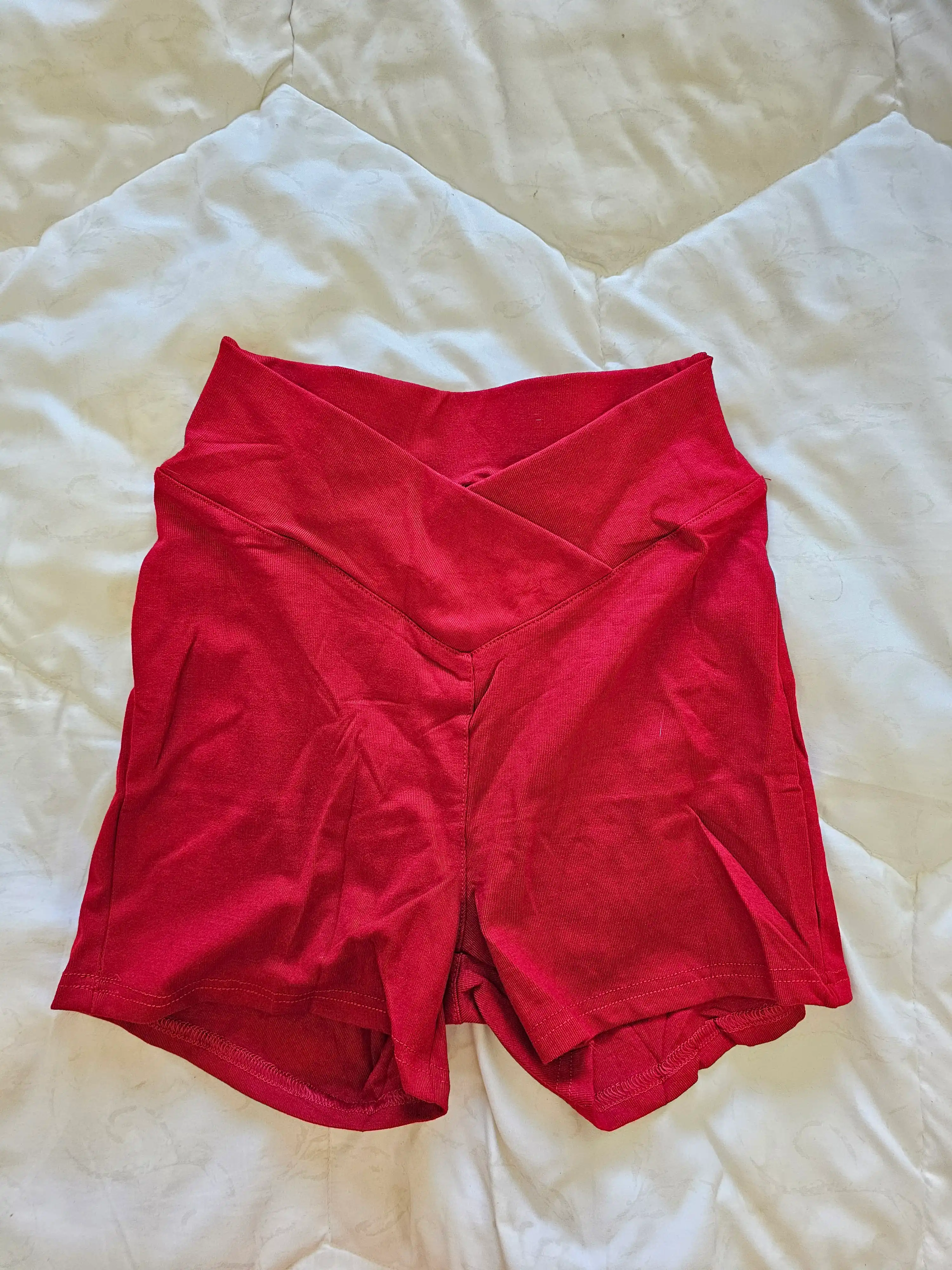 Ayollar uchun elastik sport shortiklar (universal, standart o‘lcham)