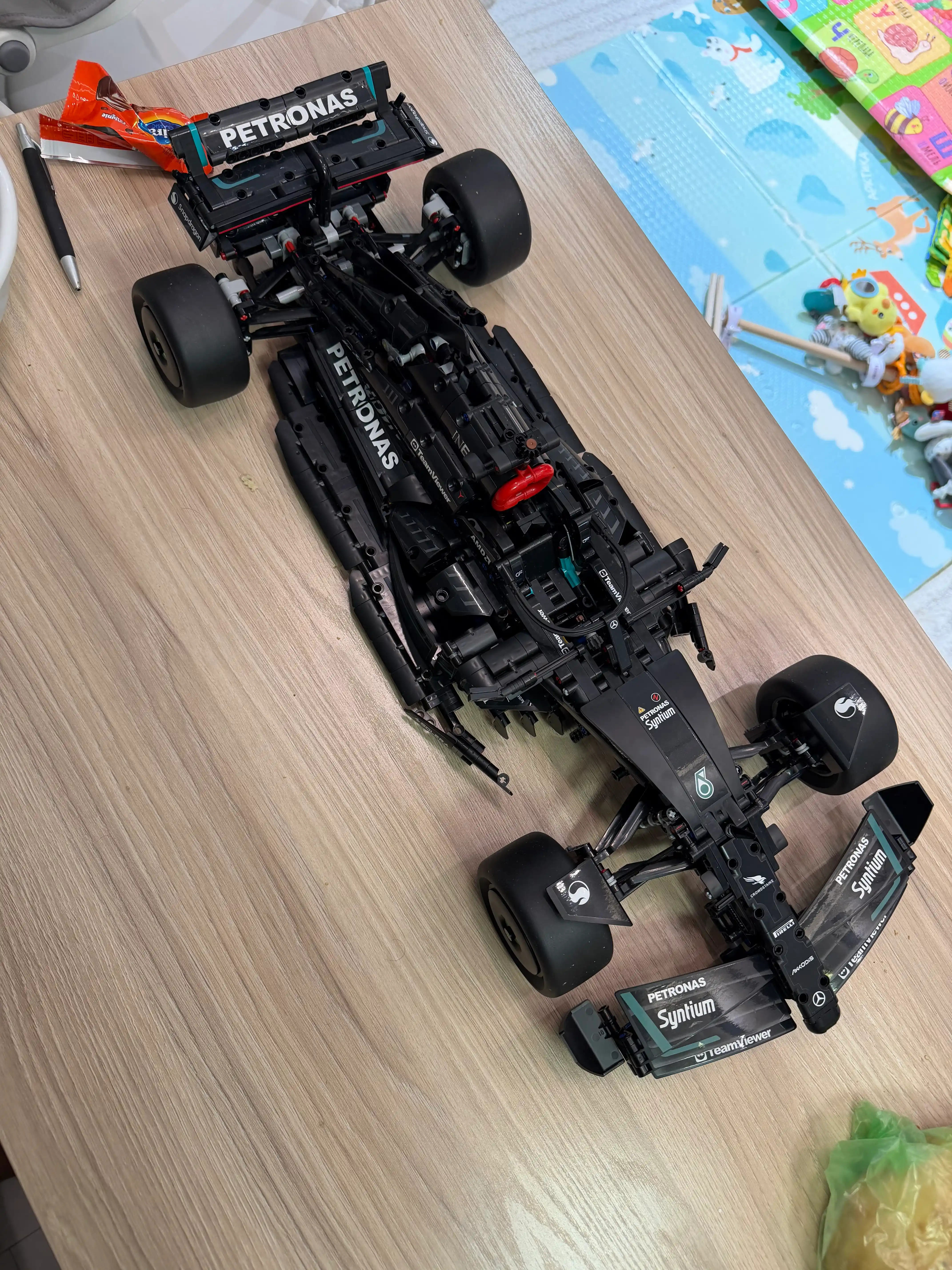 Formula 1 poyga mashinasi konstruktori, katta model 1:8 Technic, LEGO bilan mos keladi