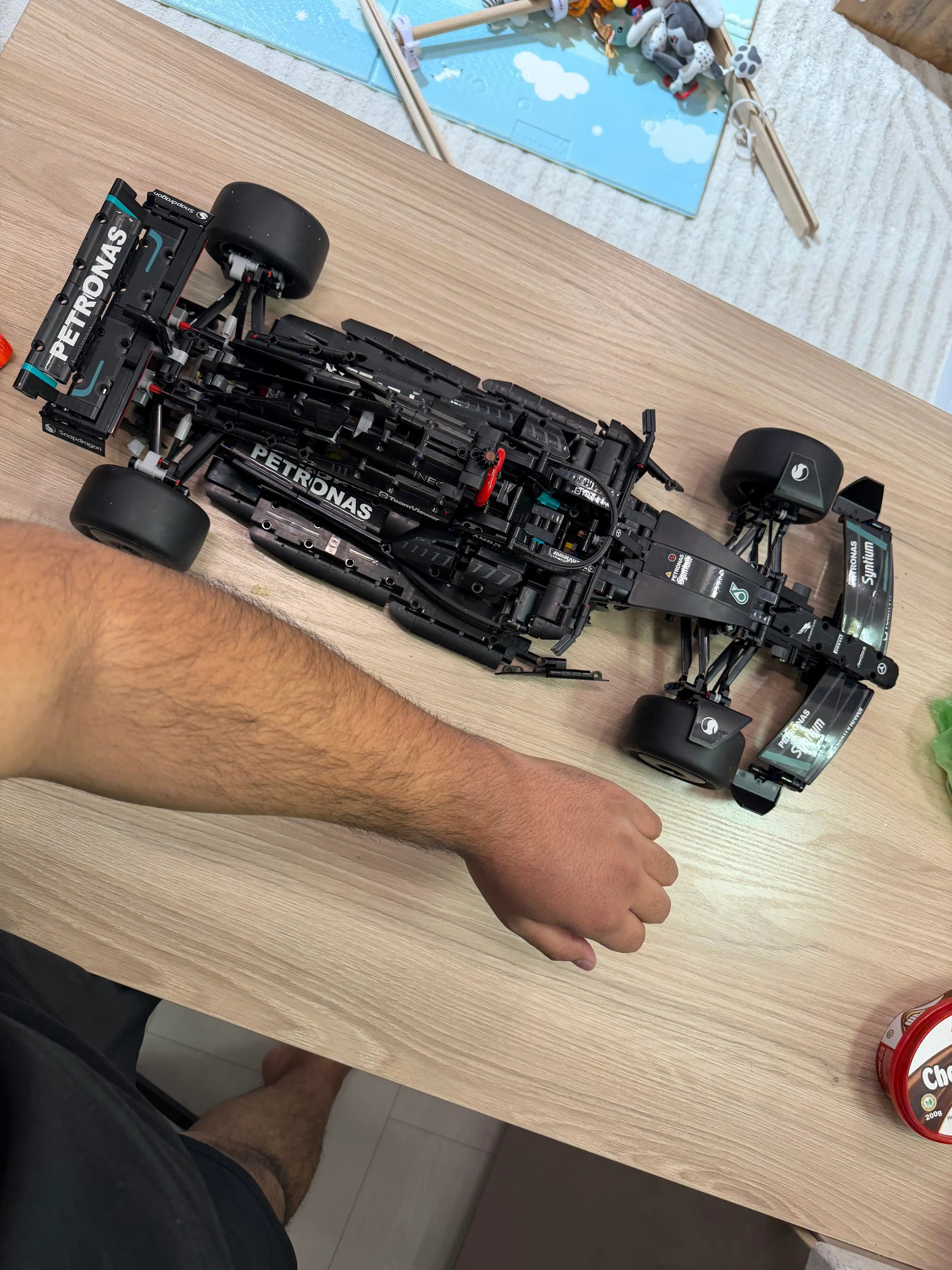 Formula 1 poyga mashinasi konstruktori, katta model 1:8 Technic, LEGO bilan mos keladi